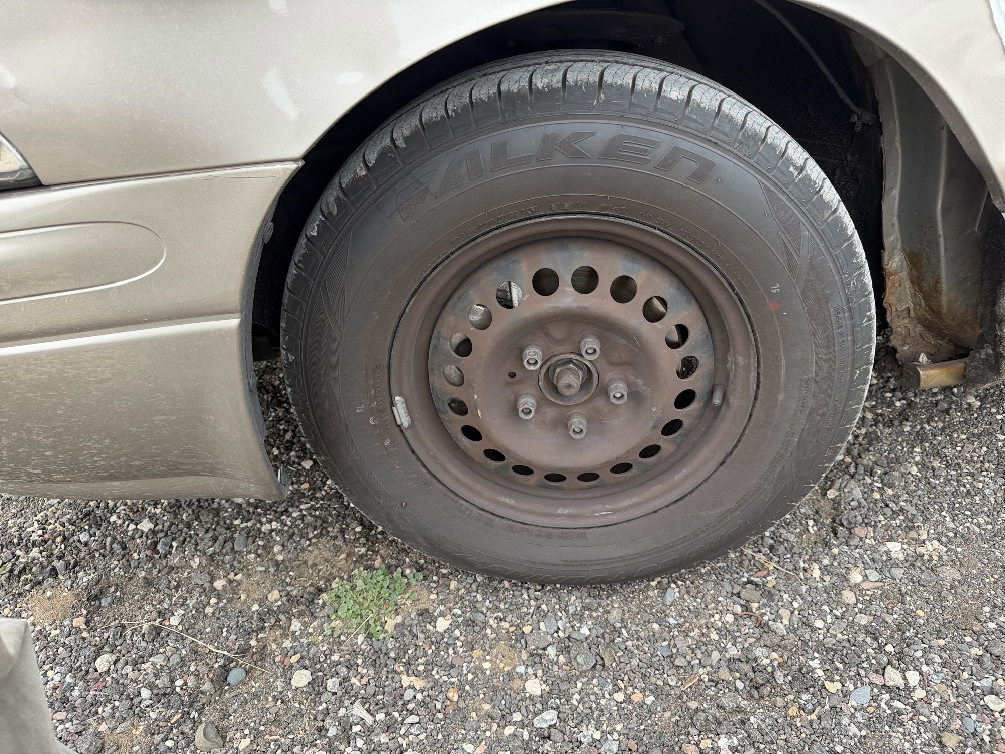 2004 buick lesabre custom with 468876 miles for sale near Elk River, Minnesota 106883_12_drv_front_wheel.jpg