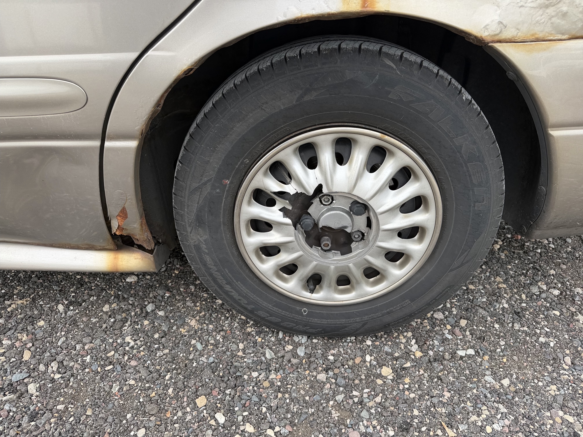 2004 buick lesabre custom with 468876 miles for sale near Elk River, Minnesota 106883_13_rear_drv_wheel.jpg