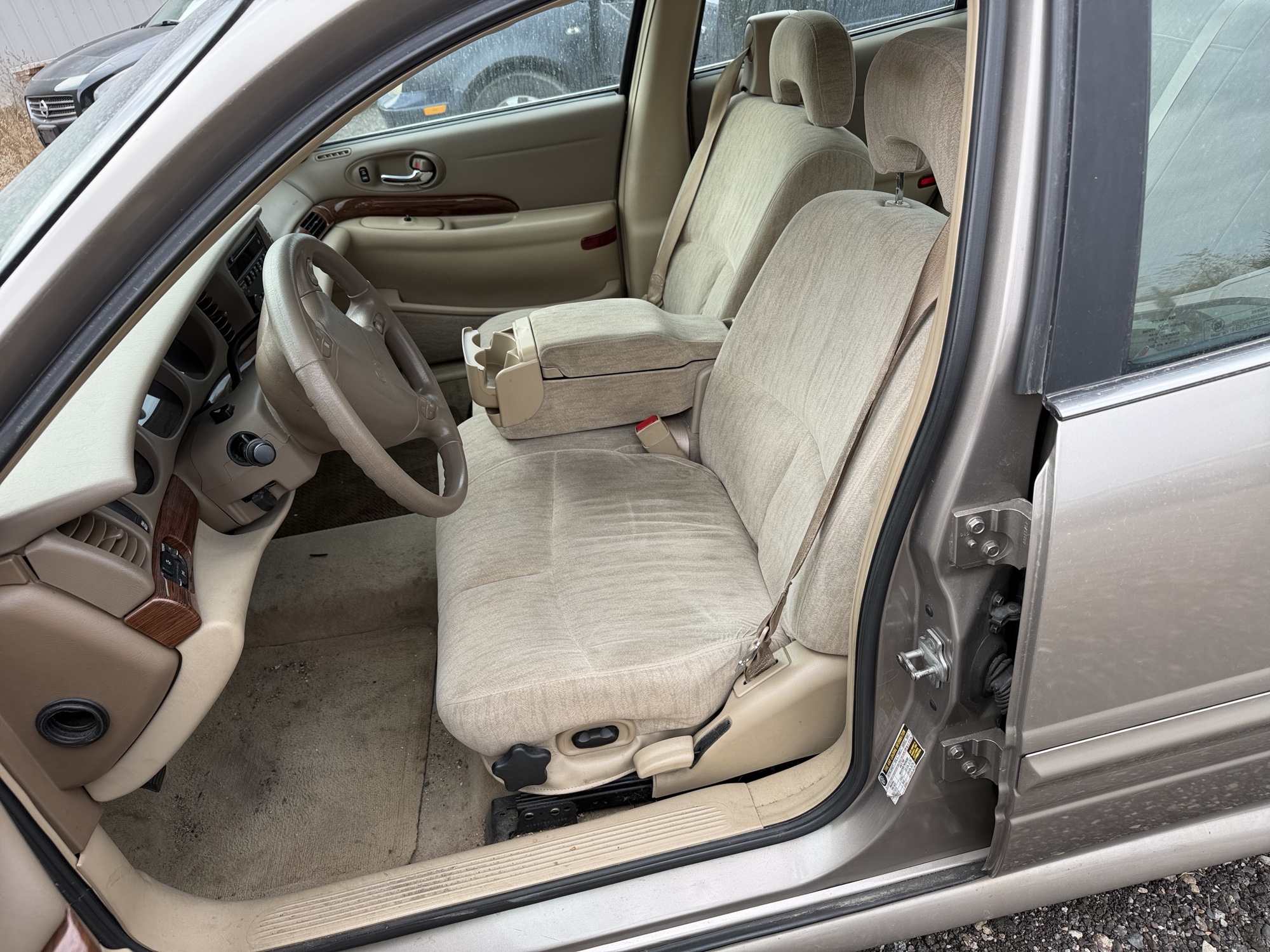 2004 buick lesabre custom with 468876 miles for sale near Elk River, Minnesota 106883_22_driver_seat.jpg