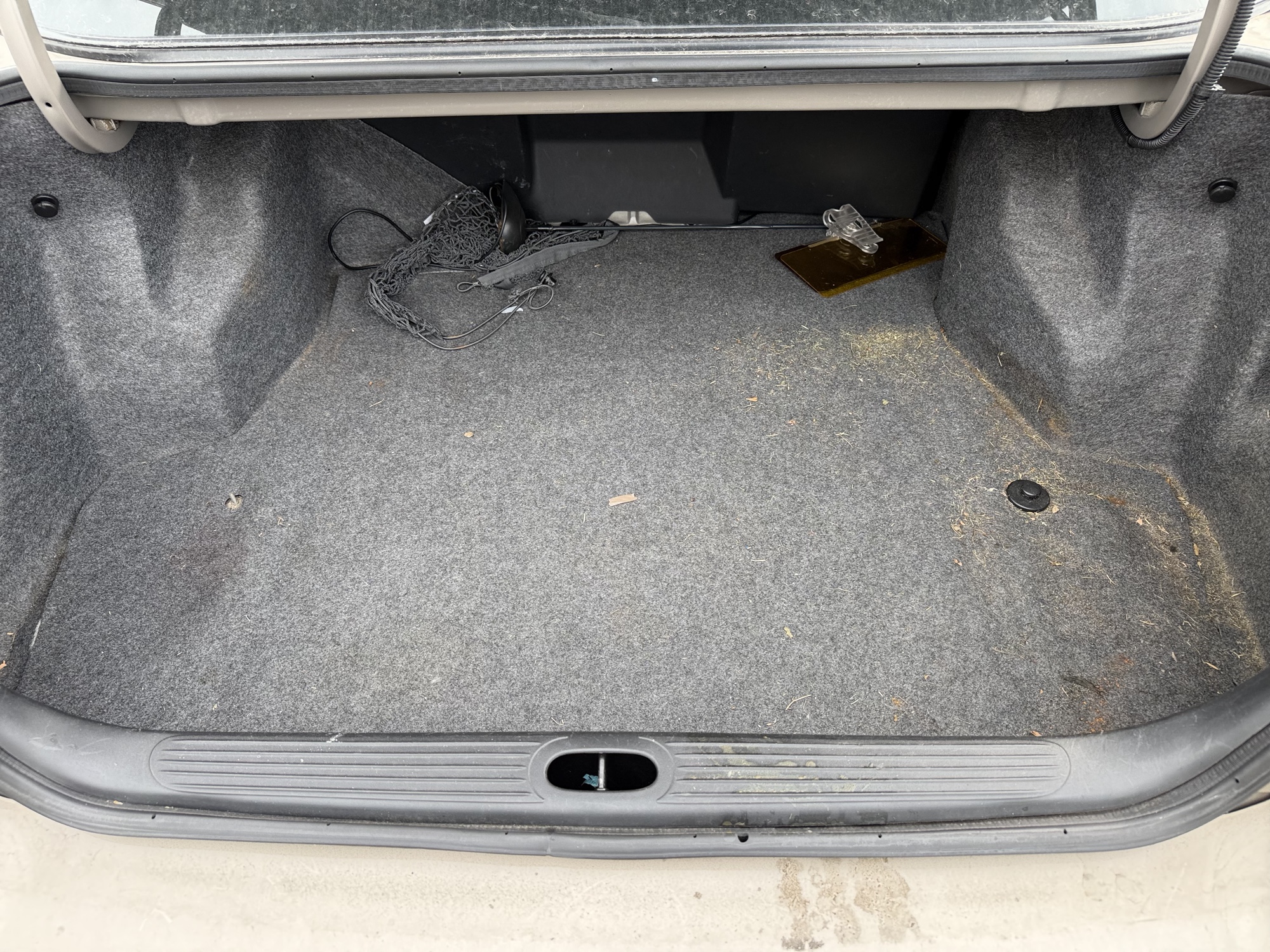 2004 buick lesabre custom with 468876 miles for sale near Elk River, Minnesota 106883_26_trunk.jpg