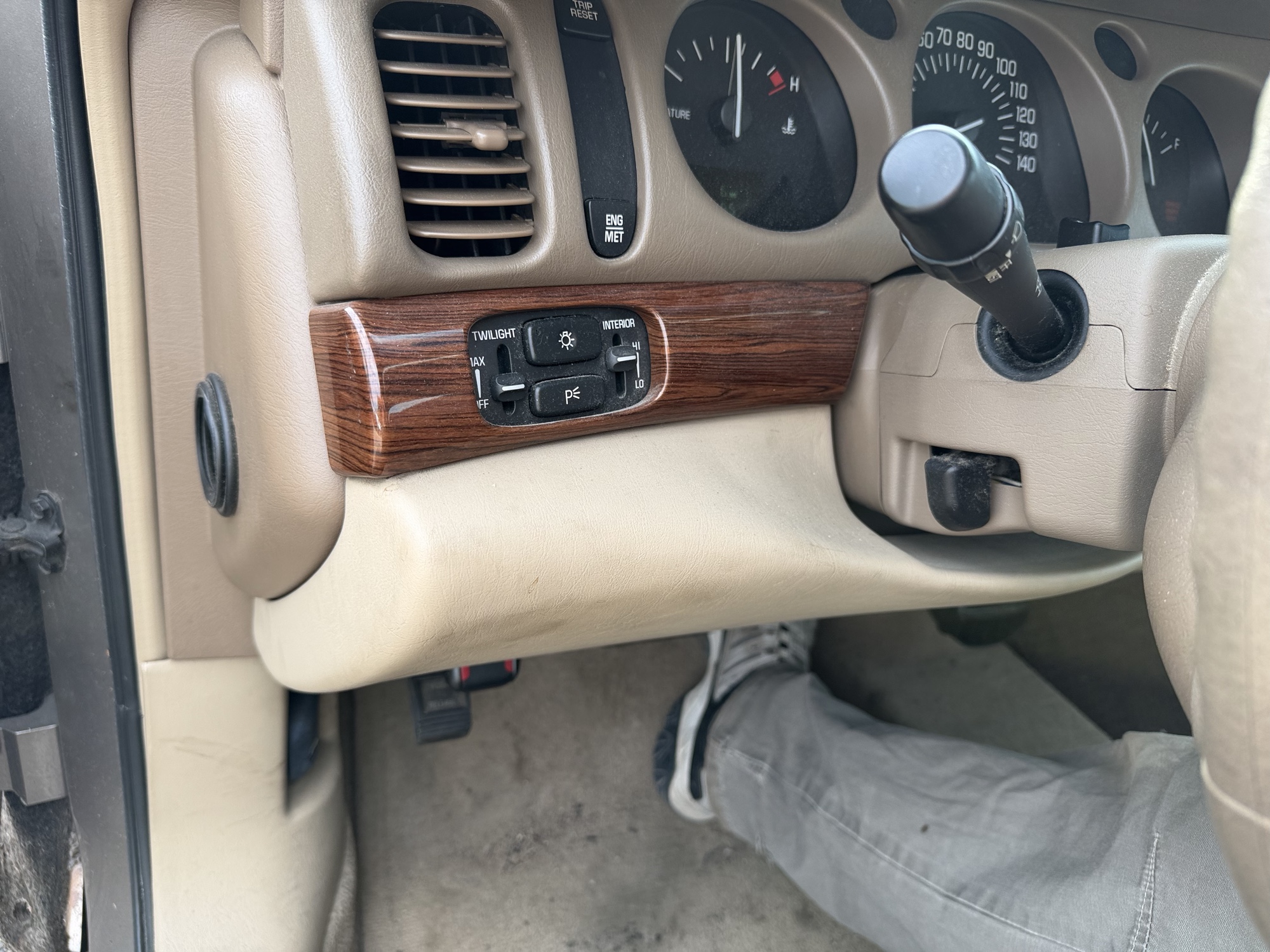 2004 buick lesabre custom with 468876 miles for sale near Elk River, Minnesota 106883_37_left_of_steering_wheel.jpg