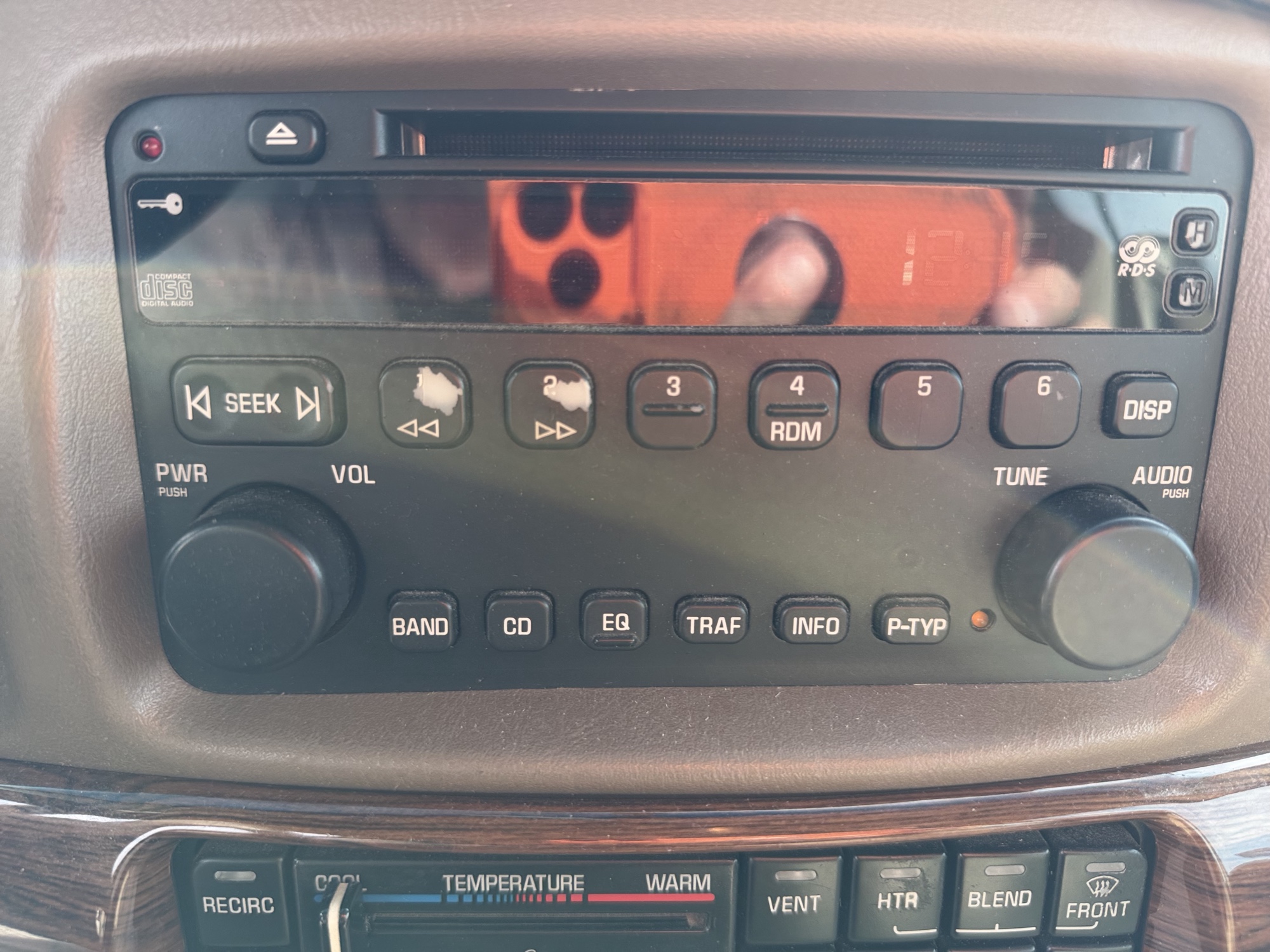 2004 buick lesabre custom with 468876 miles for sale near Elk River, Minnesota 106883_39_radio_closeup.jpg