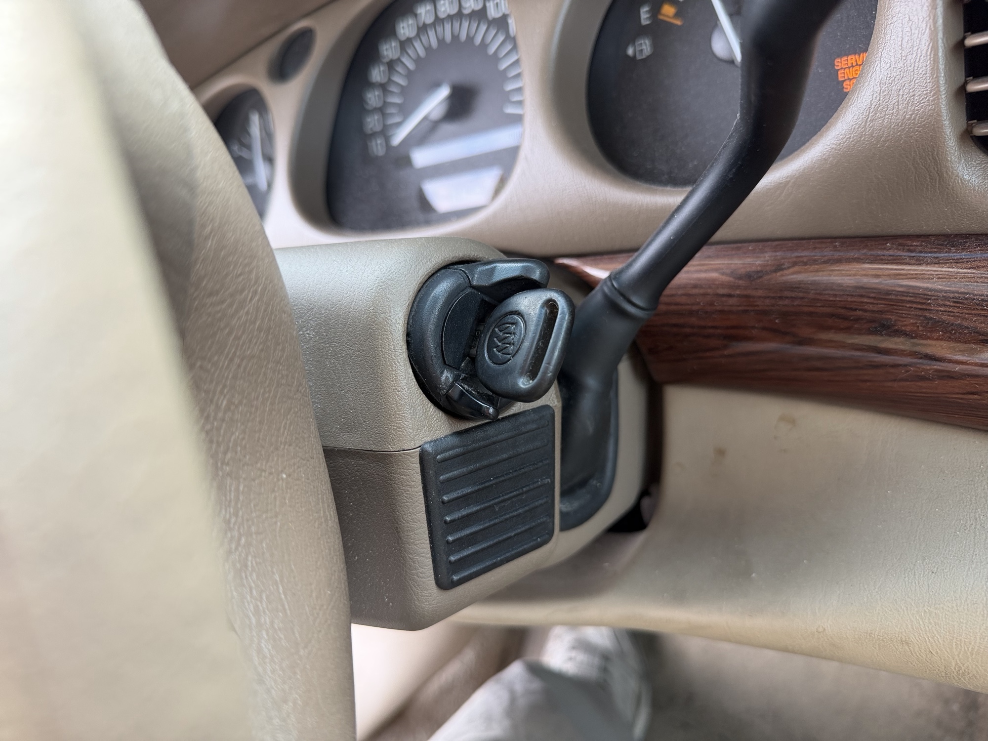 2004 buick lesabre custom with 468876 miles for sale near Elk River, Minnesota 106883_51_keys.jpg