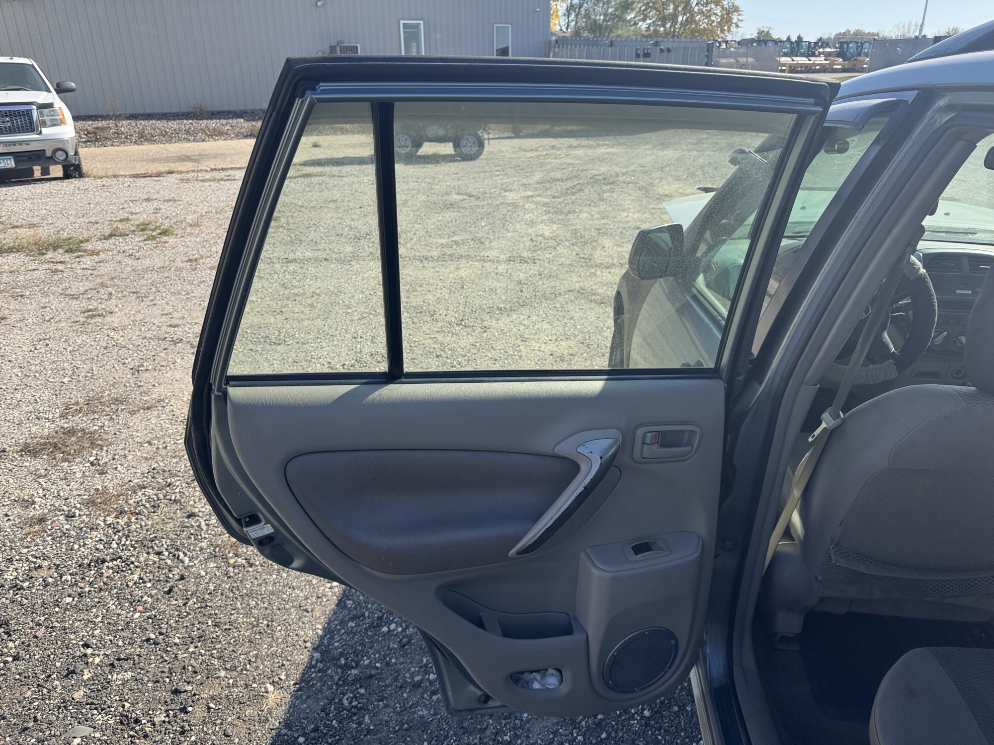 2005 toyota rav4 2wd with 204715 miles for sale near Elk River, Minnesota 106884_25_drv_rear_door_panel.jpg
