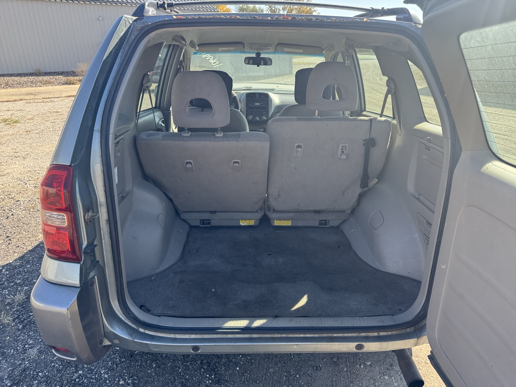2005 toyota rav4 2wd with 204715 miles for sale near Elk River, Minnesota 106884_26_trunk.jpg