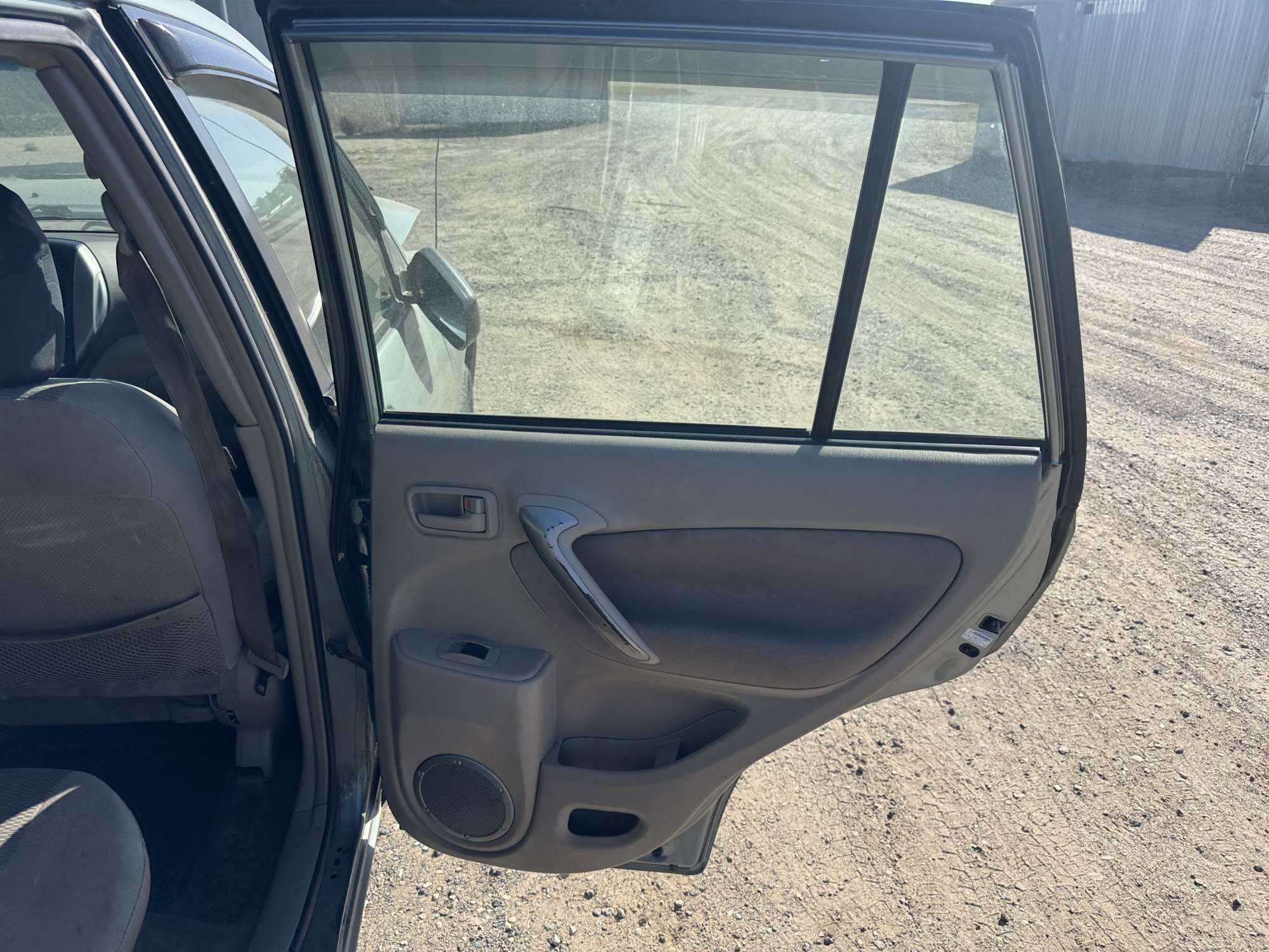 2005 toyota rav4 2wd with 204715 miles for sale near Elk River, Minnesota 106884_30_pass_rear_door_panel.jpg