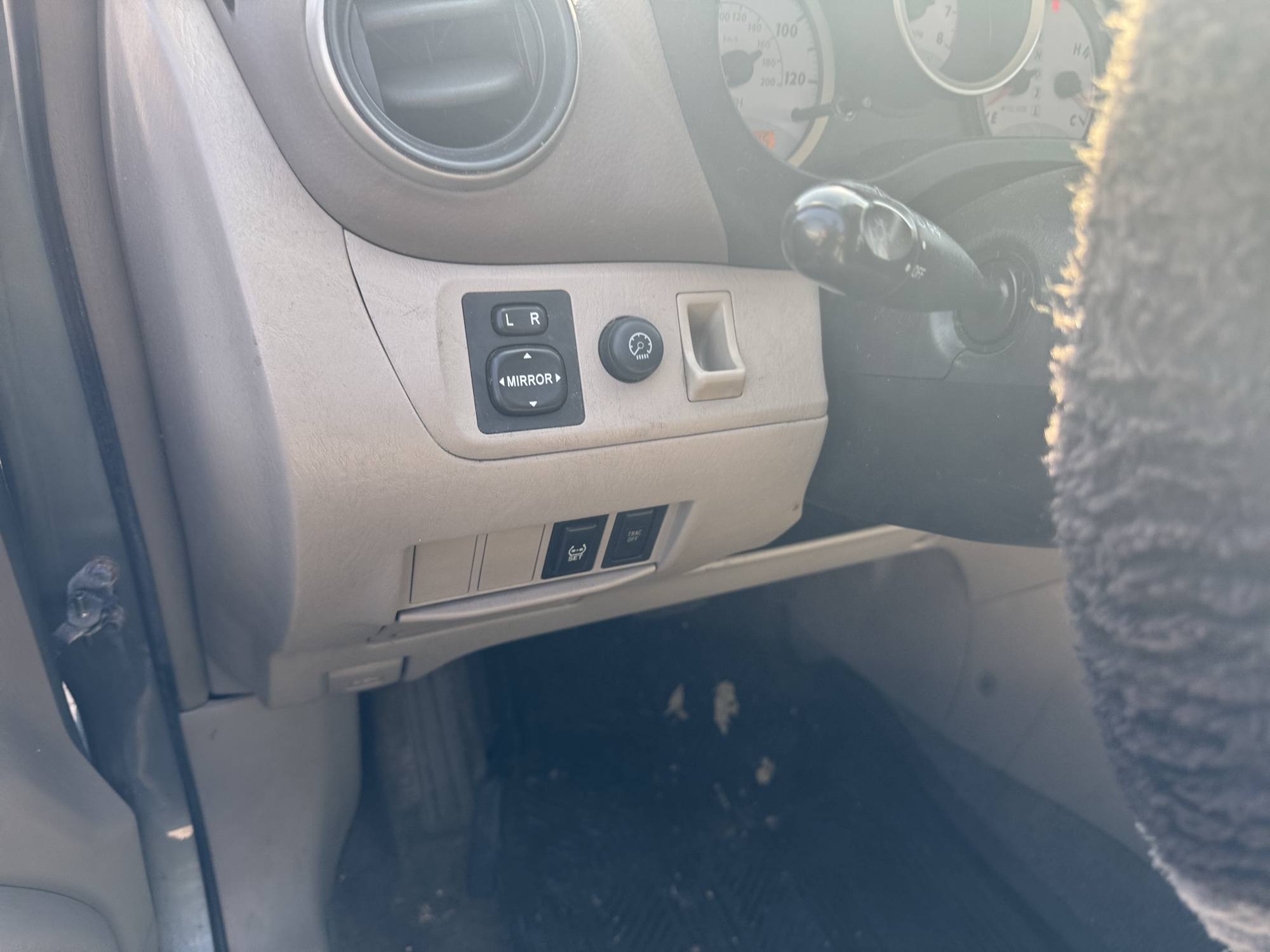 2005 toyota rav4 2wd with 204715 miles for sale near Elk River, Minnesota 106884_37_left_of_steering_wheel.jpg