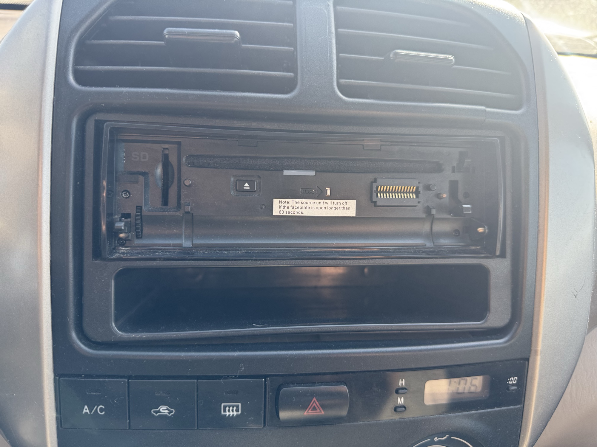 2005 toyota rav4 2wd with 204715 miles for sale near Elk River, Minnesota 106884_39_radio_closeup.jpg