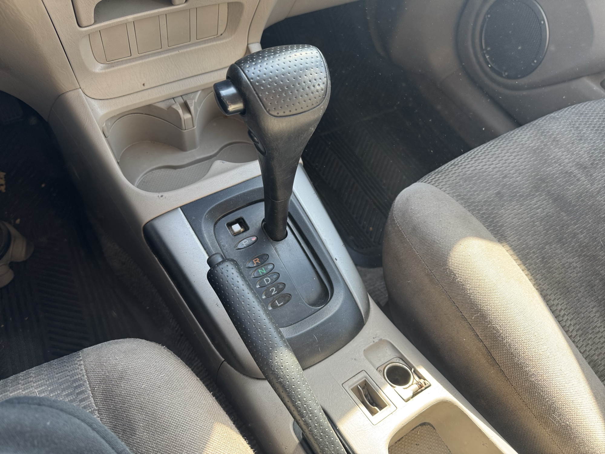 2005 toyota rav4 2wd with 204715 miles for sale near Elk River, Minnesota 106884_41_shifter.jpg
