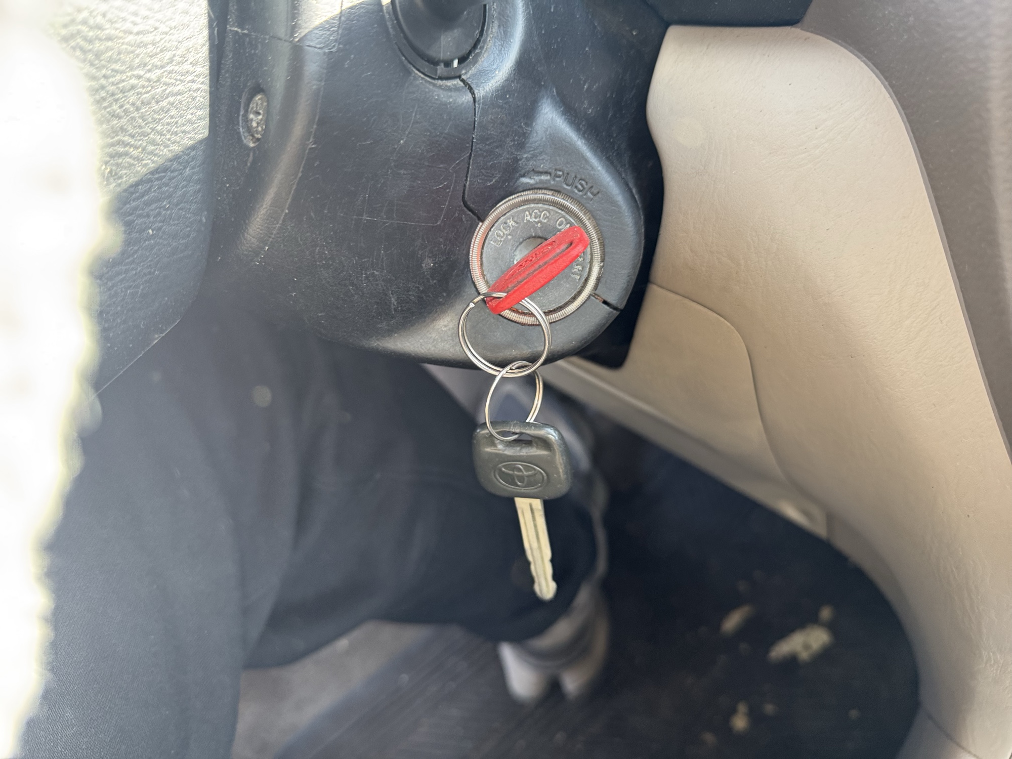 2005 toyota rav4 2wd with 204715 miles for sale near Elk River, Minnesota 106884_51_keys.jpg