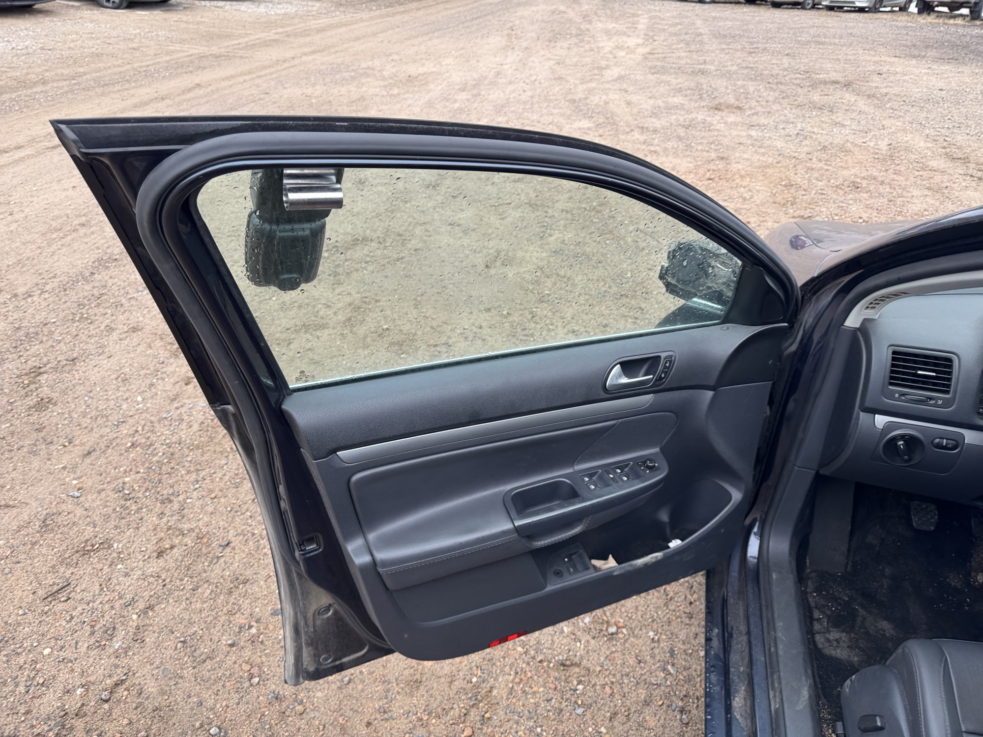 2008 volkswagen jetta se with 201453 miles for sale near Elk River, Minnesota 106886_23_driver_door_panel.jpg