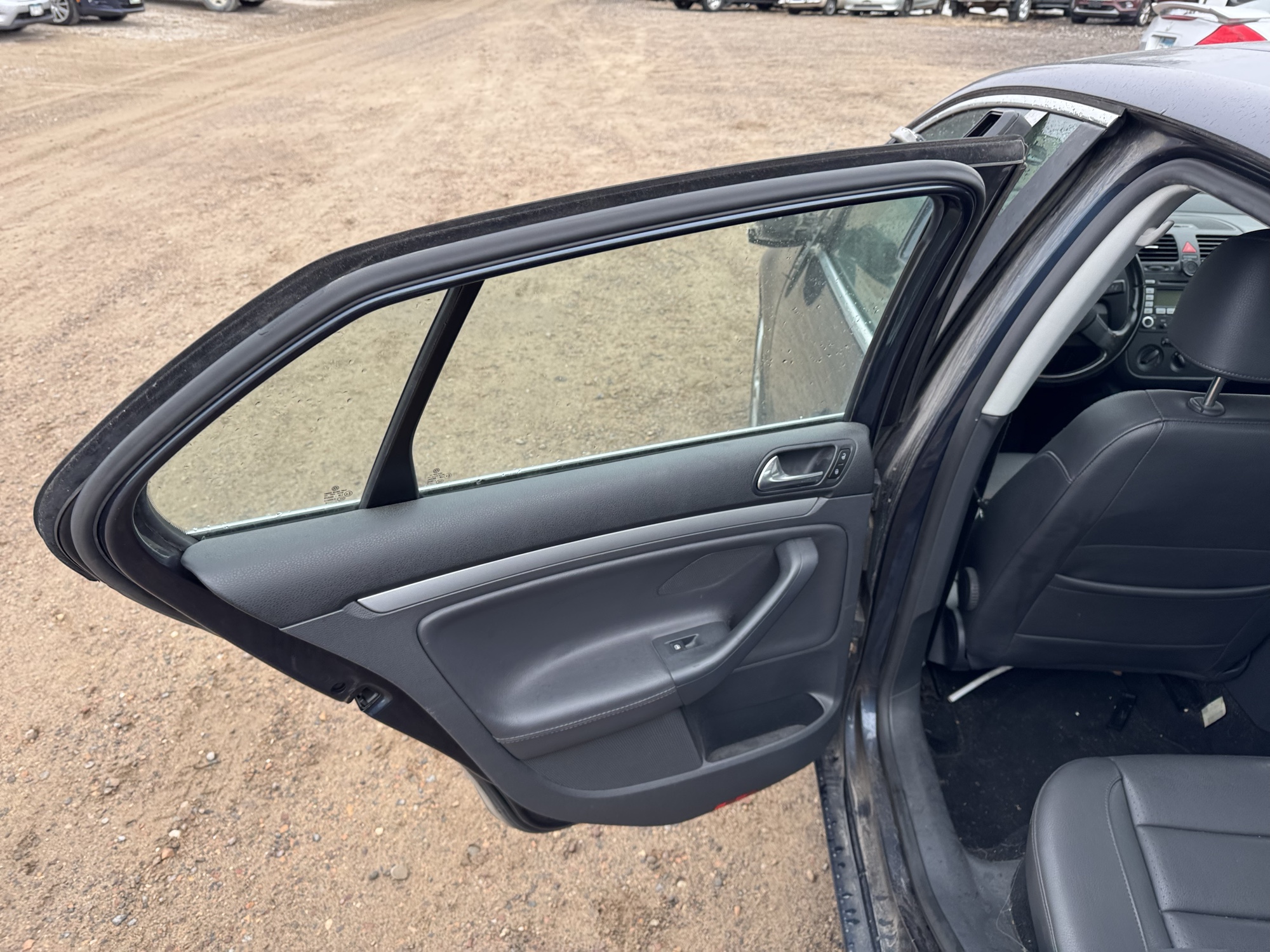 2008 volkswagen jetta se with 201453 miles for sale near Elk River, Minnesota 106886_25_drv_rear_door_panel.jpg
