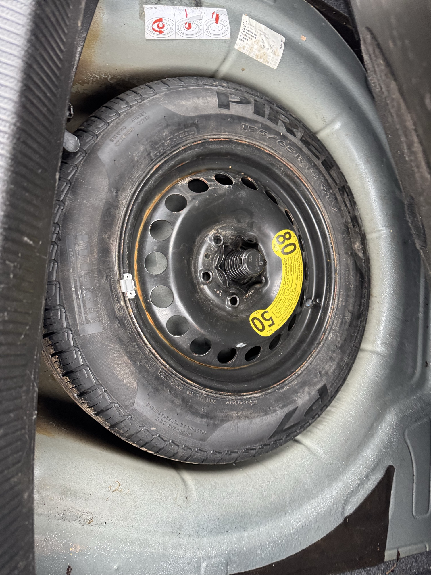 2008 volkswagen jetta se with 201453 miles for sale near Elk River, Minnesota 106886_27_spare_tire.jpg