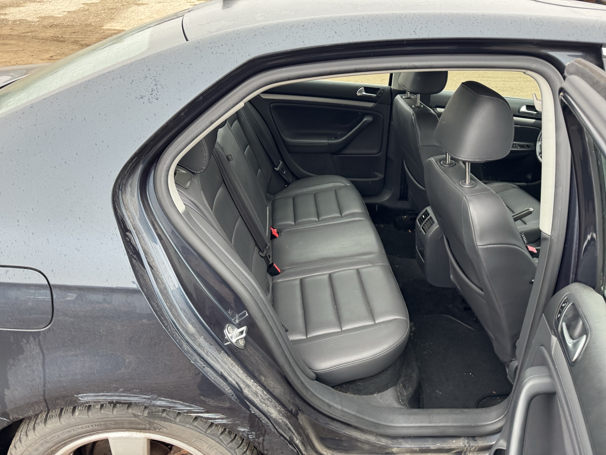 2008 volkswagen jetta se with 201453 miles for sale near Elk River, Minnesota 106886_28_pass_rear_seat.jpg