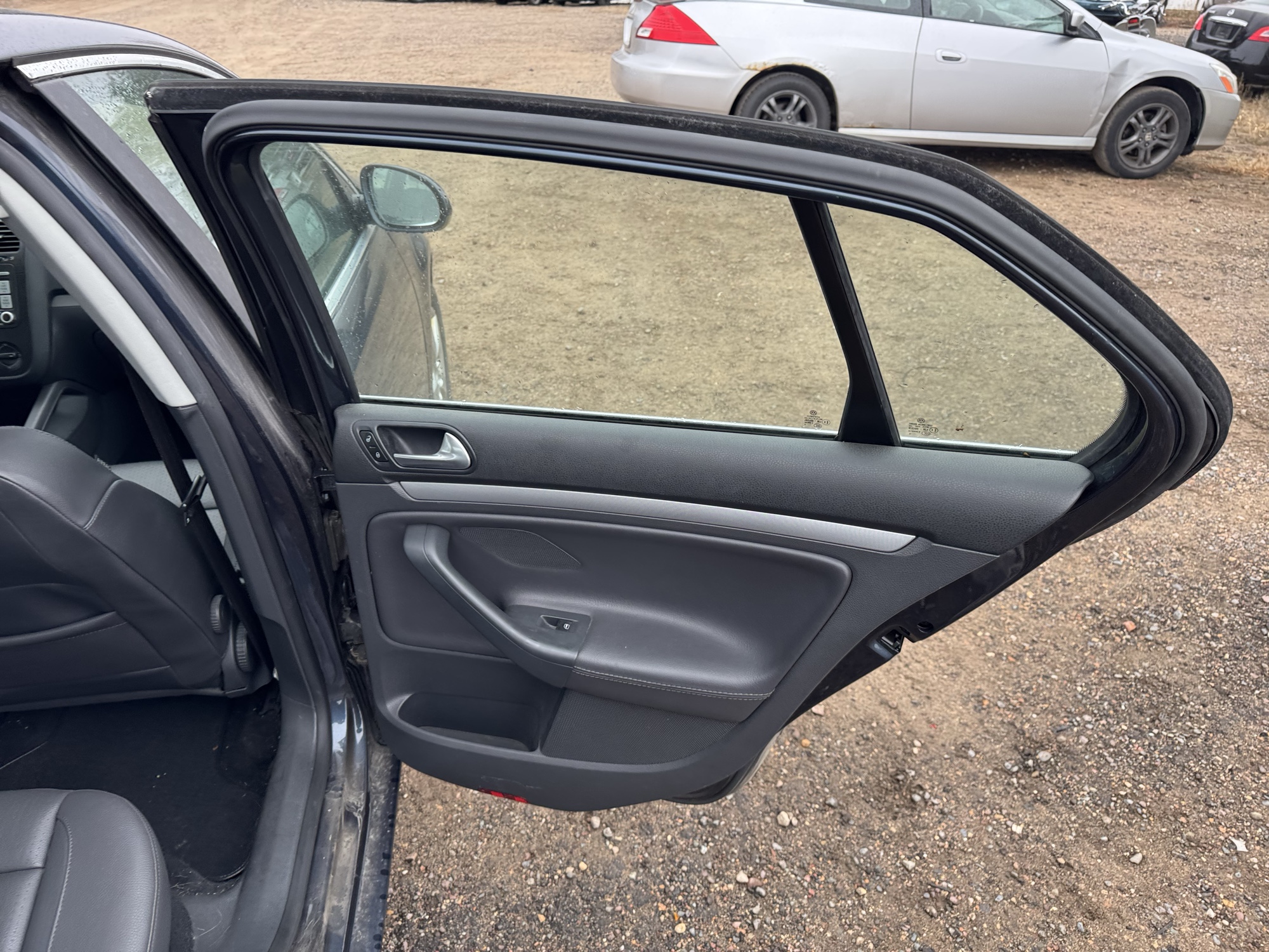 2008 volkswagen jetta se with 201453 miles for sale near Elk River, Minnesota 106886_30_pass_rear_door_panel.jpg