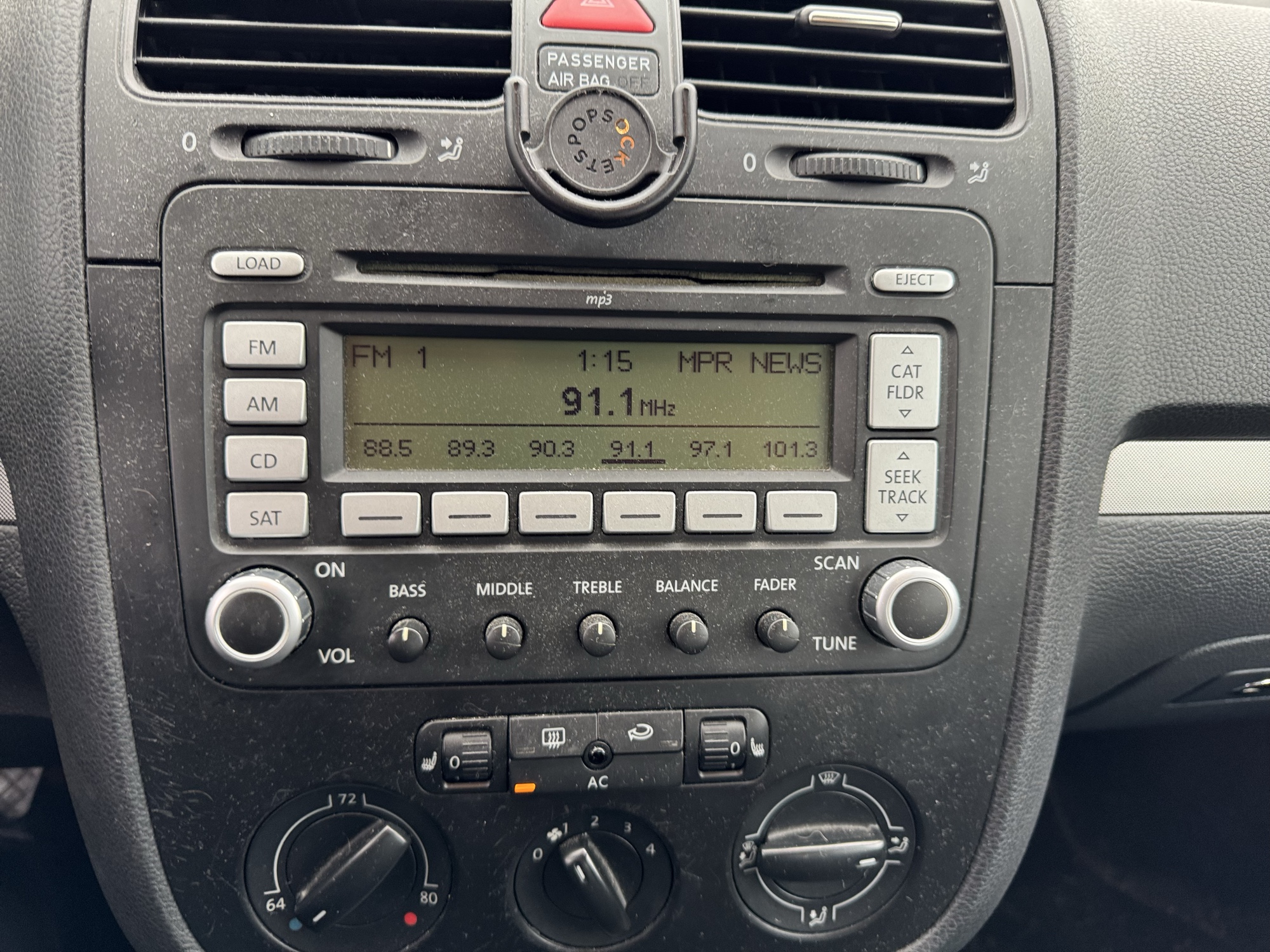 2008 volkswagen jetta se with 201453 miles for sale near Elk River, Minnesota 106886_39_radio_closeup.jpg