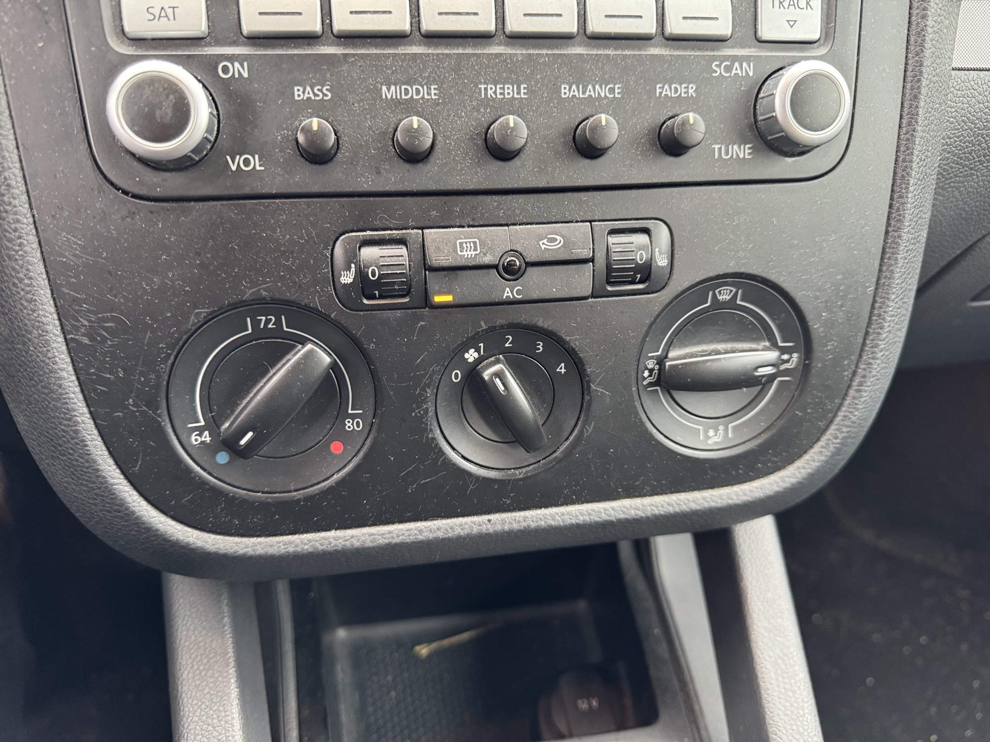 2008 volkswagen jetta se with 201453 miles for sale near Elk River, Minnesota 106886_40_climate_control.jpg