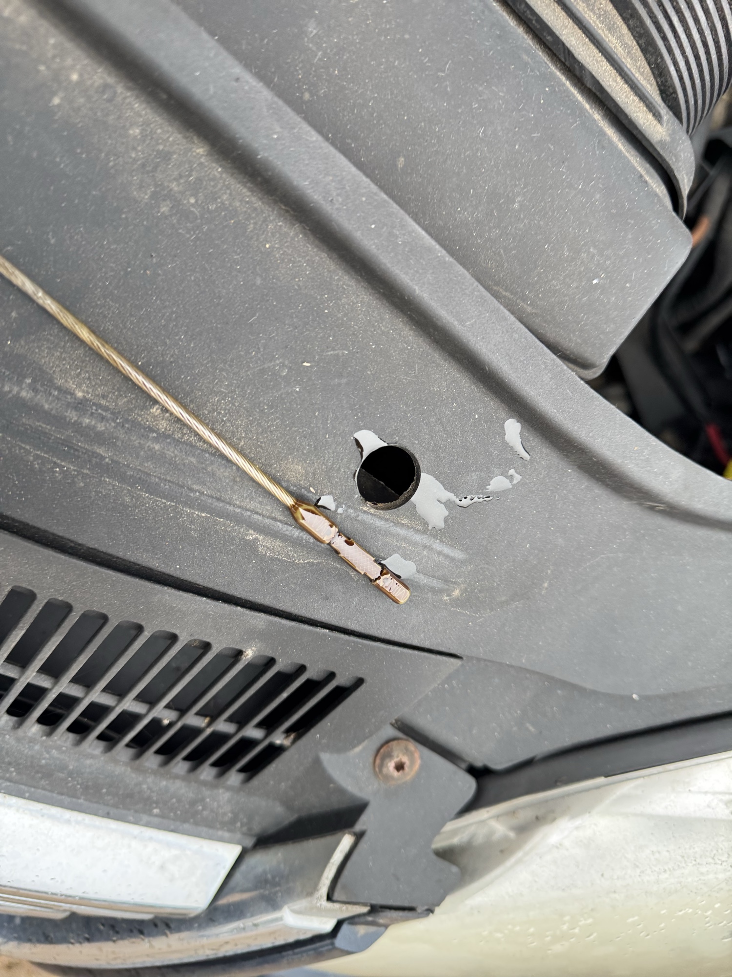 2008 volkswagen jetta se with 201453 miles for sale near Elk River, Minnesota 106886_50_oil_dipstick.jpg