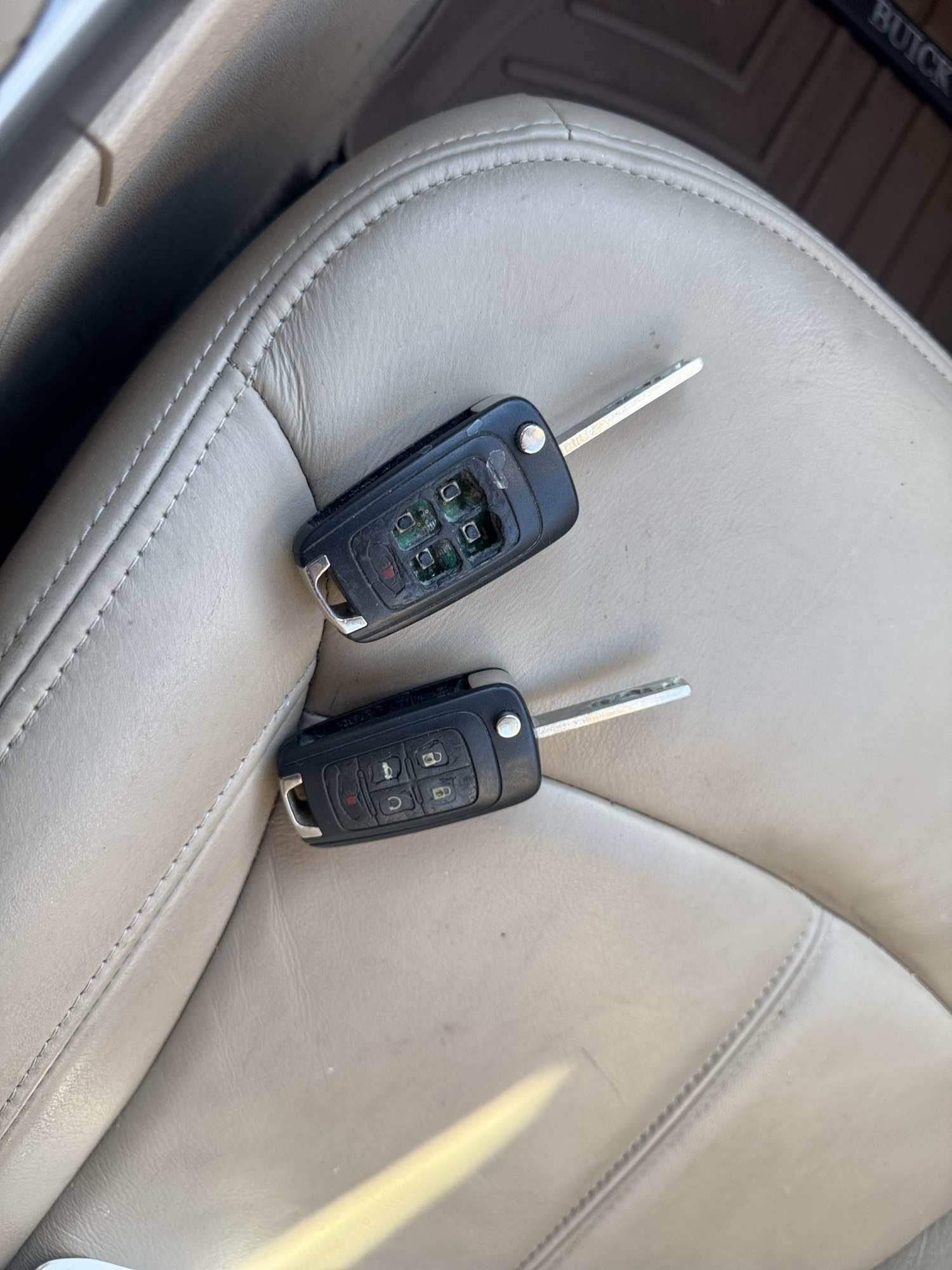 2011 buick lacrosse cxl-fwd for sale near Elk River, Minnesota 106887_51_keys.jpg
