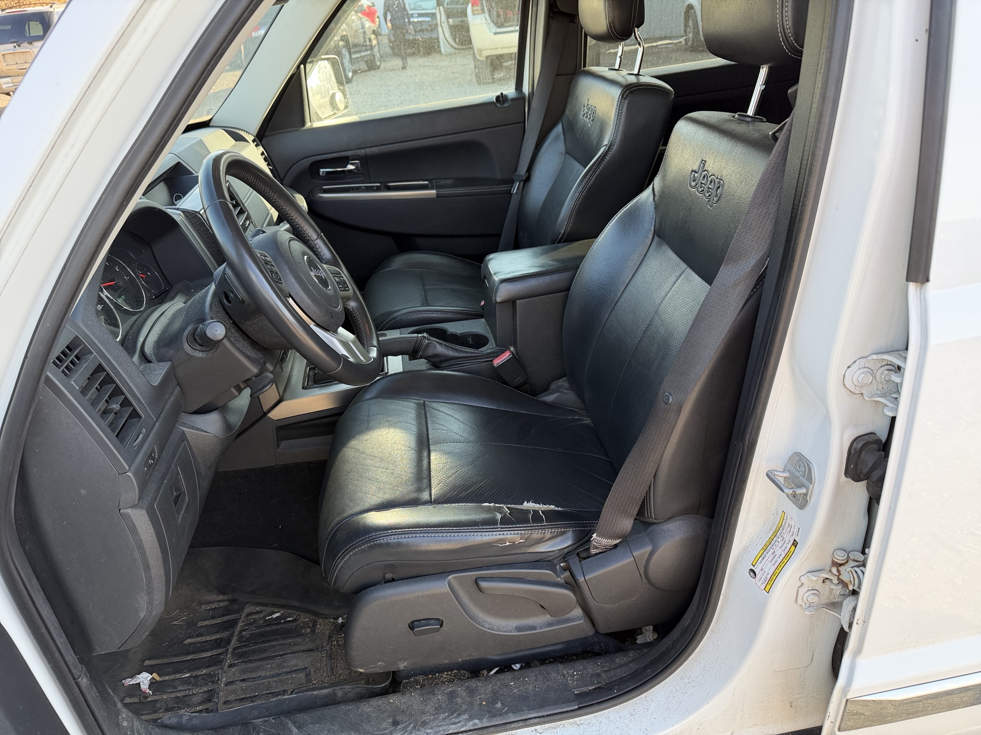 2012 jeep liberty limited-jet-4wd with 196754 miles for sale near Elk River, Minnesota 106888_22_driver_seat.jpg