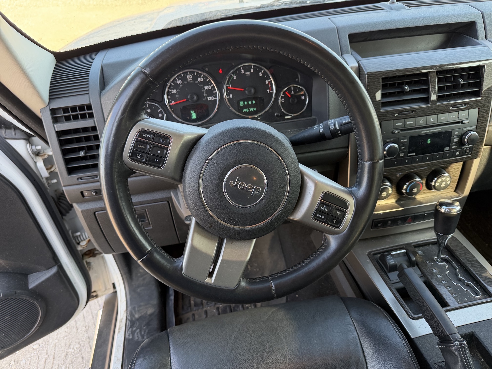 2012 jeep liberty limited-jet-4wd with 196754 miles for sale near Elk River, Minnesota 106888_36_steering_wheel.jpg