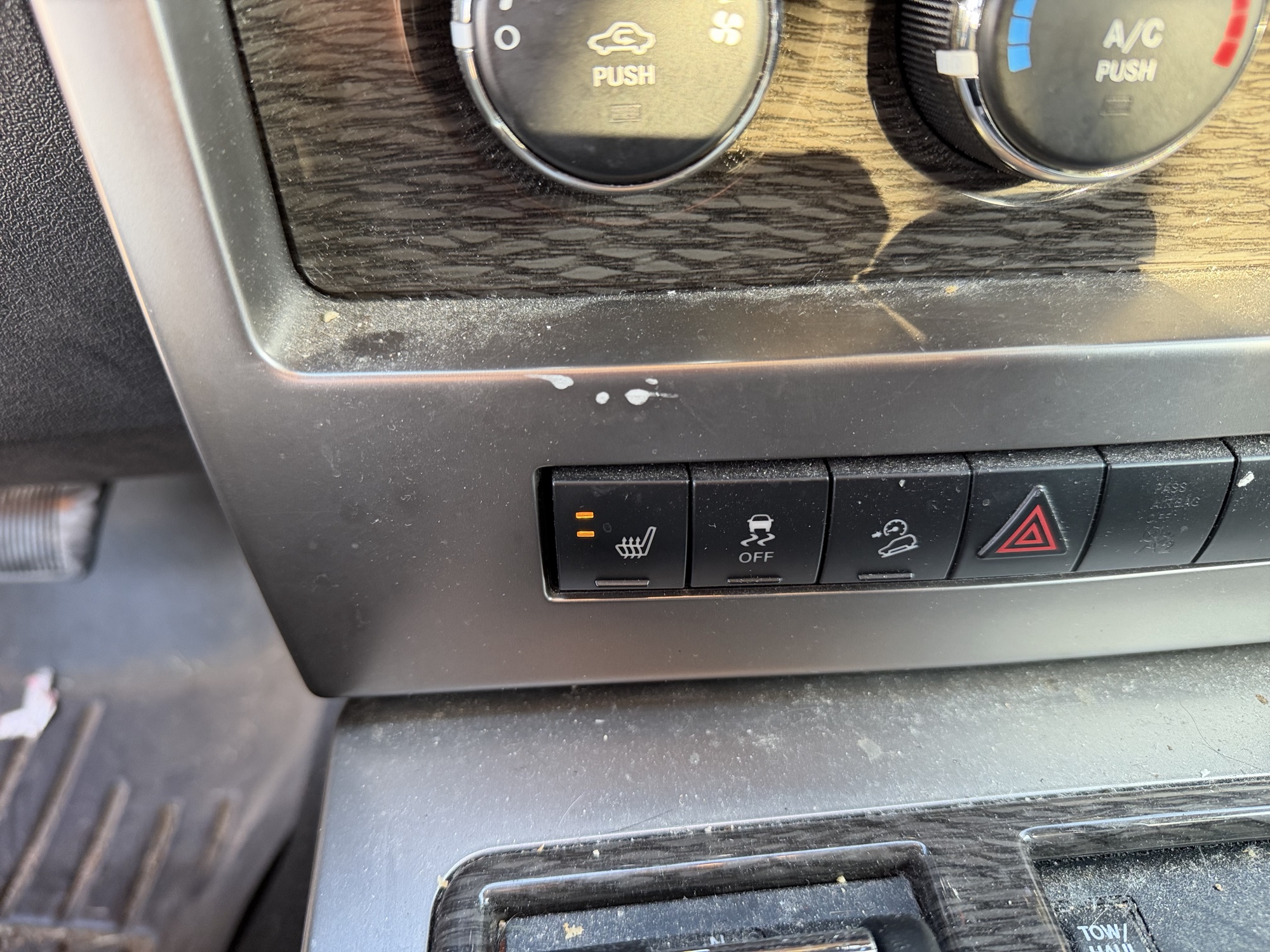 2012 jeep liberty limited-jet-4wd with 196754 miles for sale near Elk River, Minnesota 106888_42_heated_seat_switches.jpg
