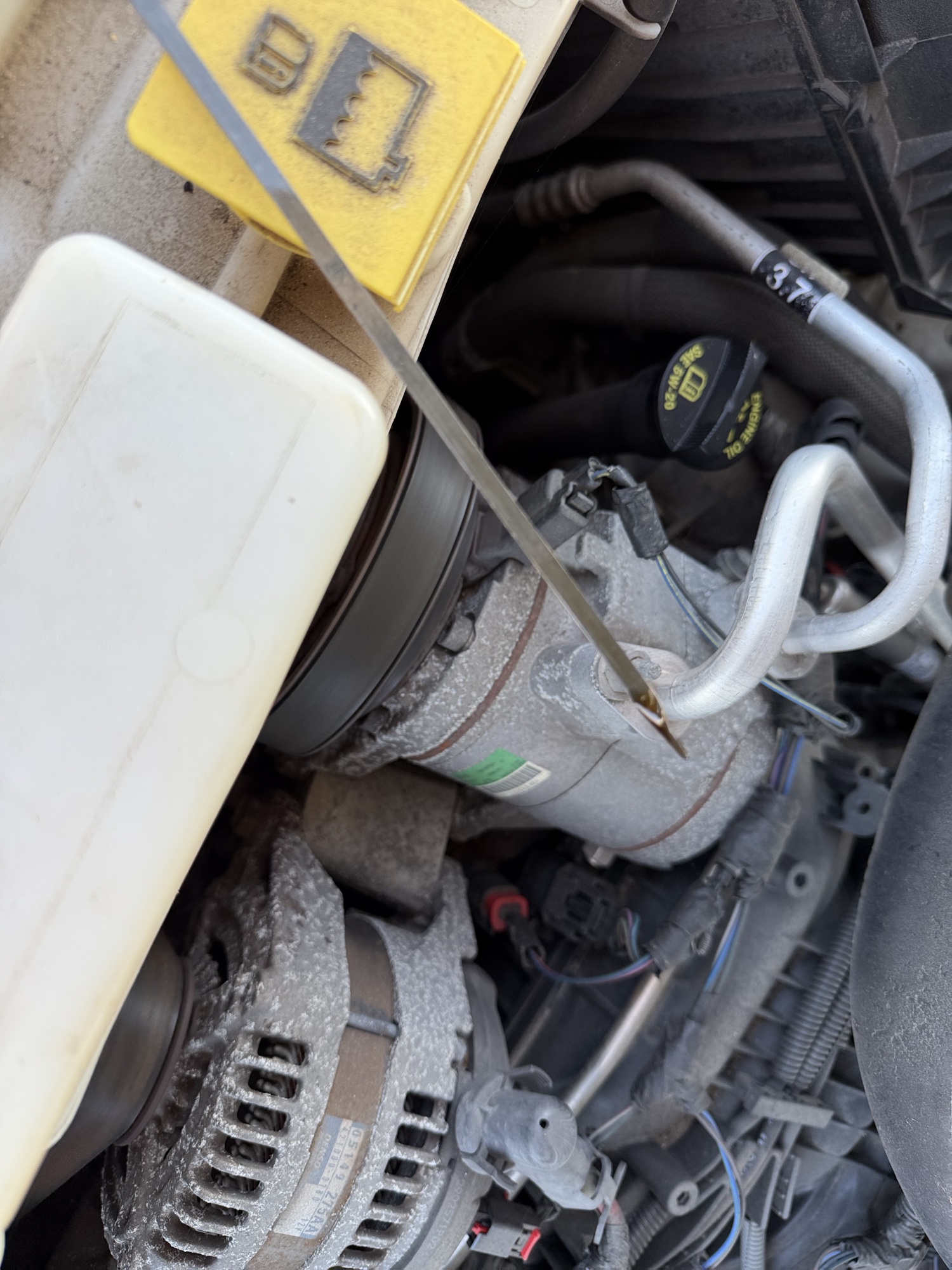 2012 jeep liberty limited-jet-4wd with 196754 miles for sale near Elk River, Minnesota 106888_50_oil_dipstick.jpg