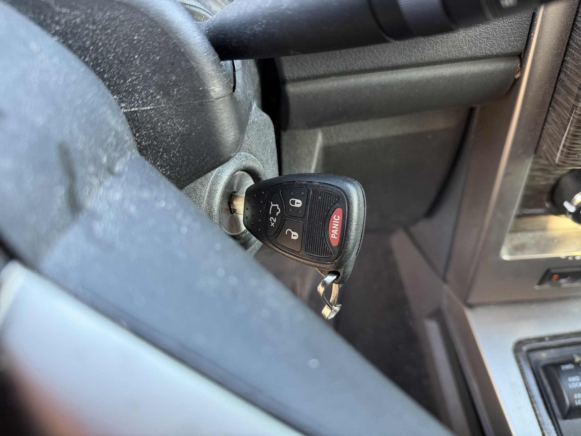 2012 jeep liberty limited-jet-4wd with 196754 miles for sale near Elk River, Minnesota 106888_51_keys.jpg