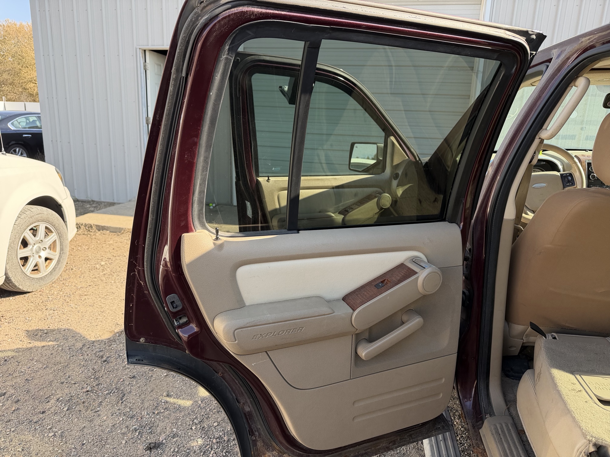 2008 ford explorer eddie-bauer-4.0l-4wd with 266582 miles for sale near Elk River, Minnesota 106889_25_drv_rear_door_panel.jpg