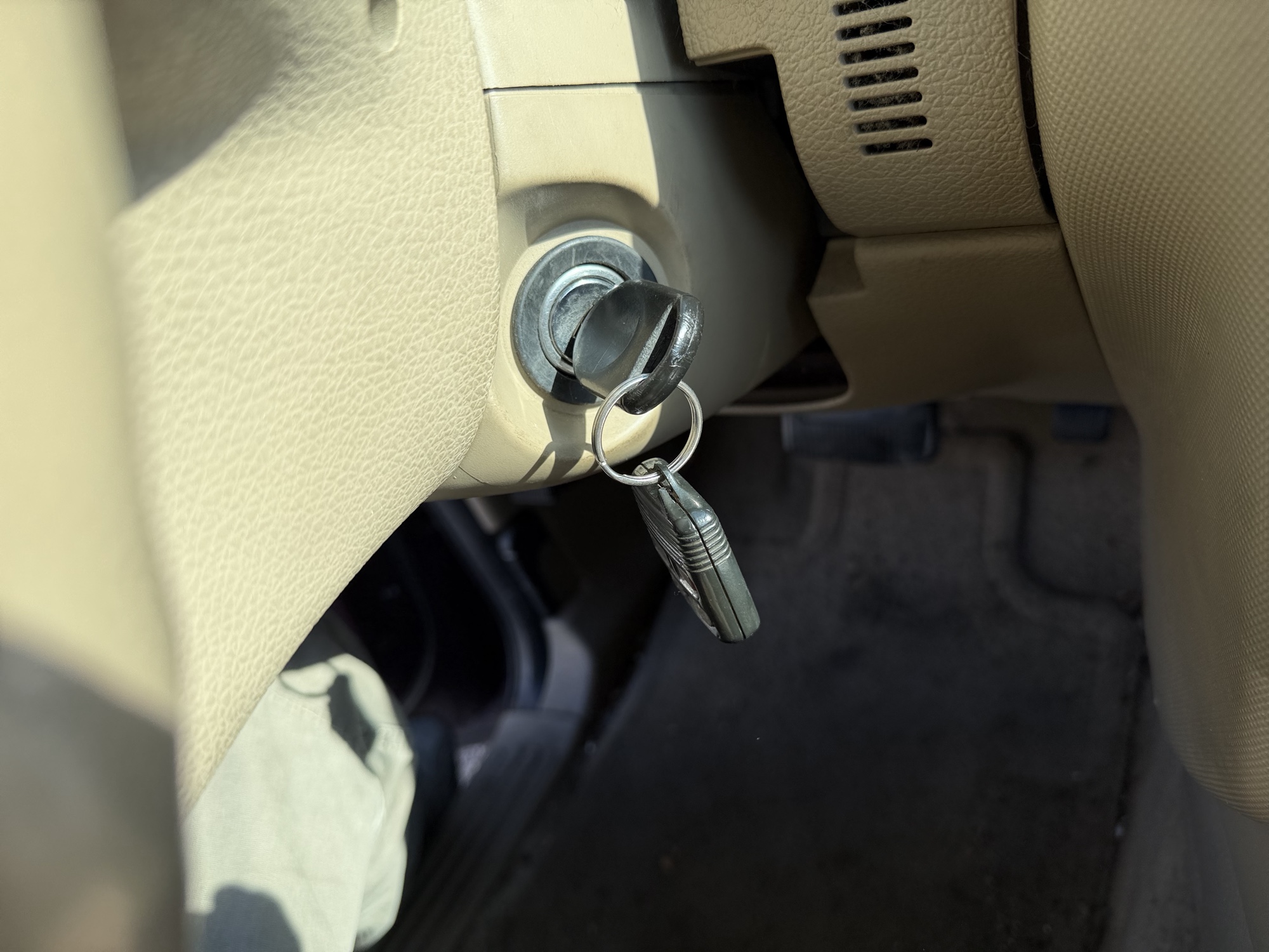 2008 ford explorer eddie-bauer-4.0l-4wd with 266582 miles for sale near Elk River, Minnesota 106889_51_keys.jpg