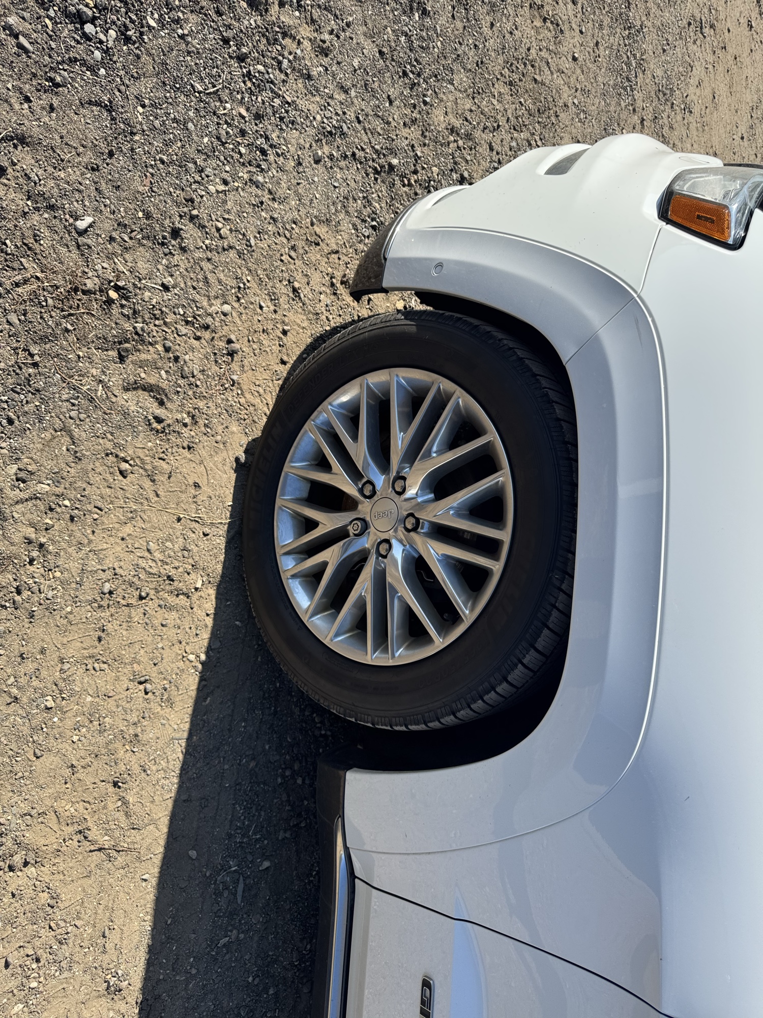 2018 jeep grand-cherokee with 253786 miles for sale near Elk River, Minnesota 106890_12_drv_front_wheel.jpg