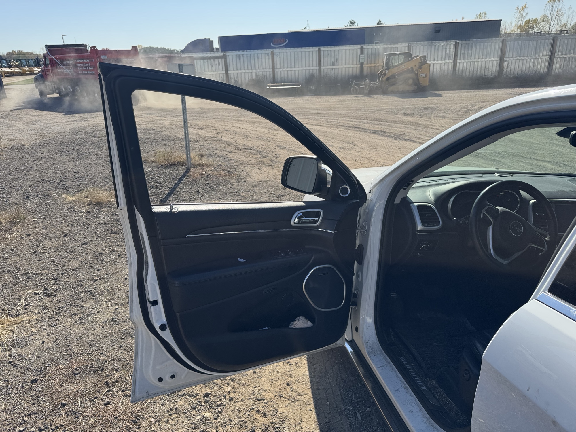 2018 jeep grand-cherokee with 253786 miles for sale near Elk River, Minnesota 106890_23_driver_door_panel.jpg
