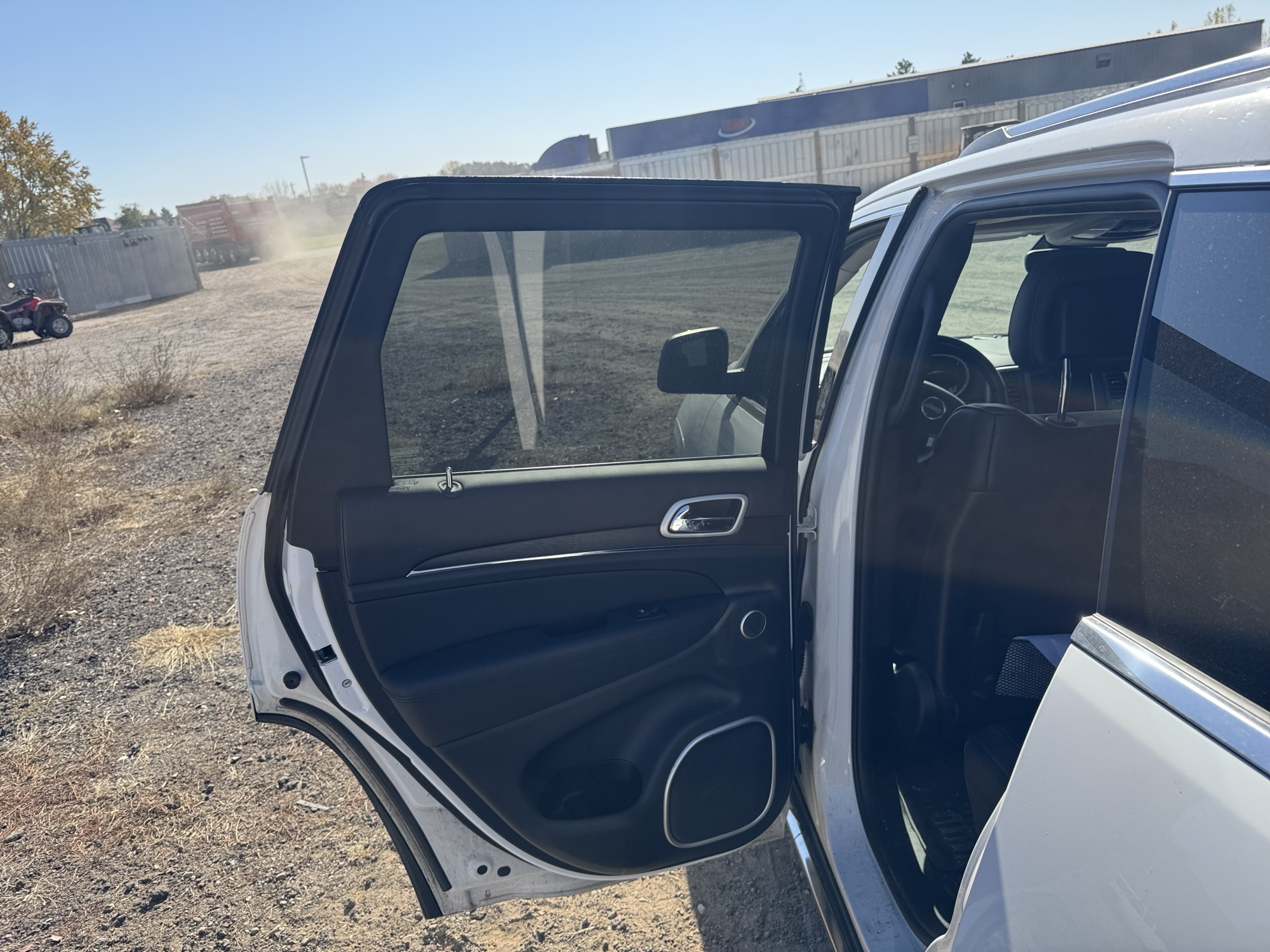 2018 jeep grand-cherokee with 253786 miles for sale near Elk River, Minnesota 106890_25_drv_rear_door_panel.jpg