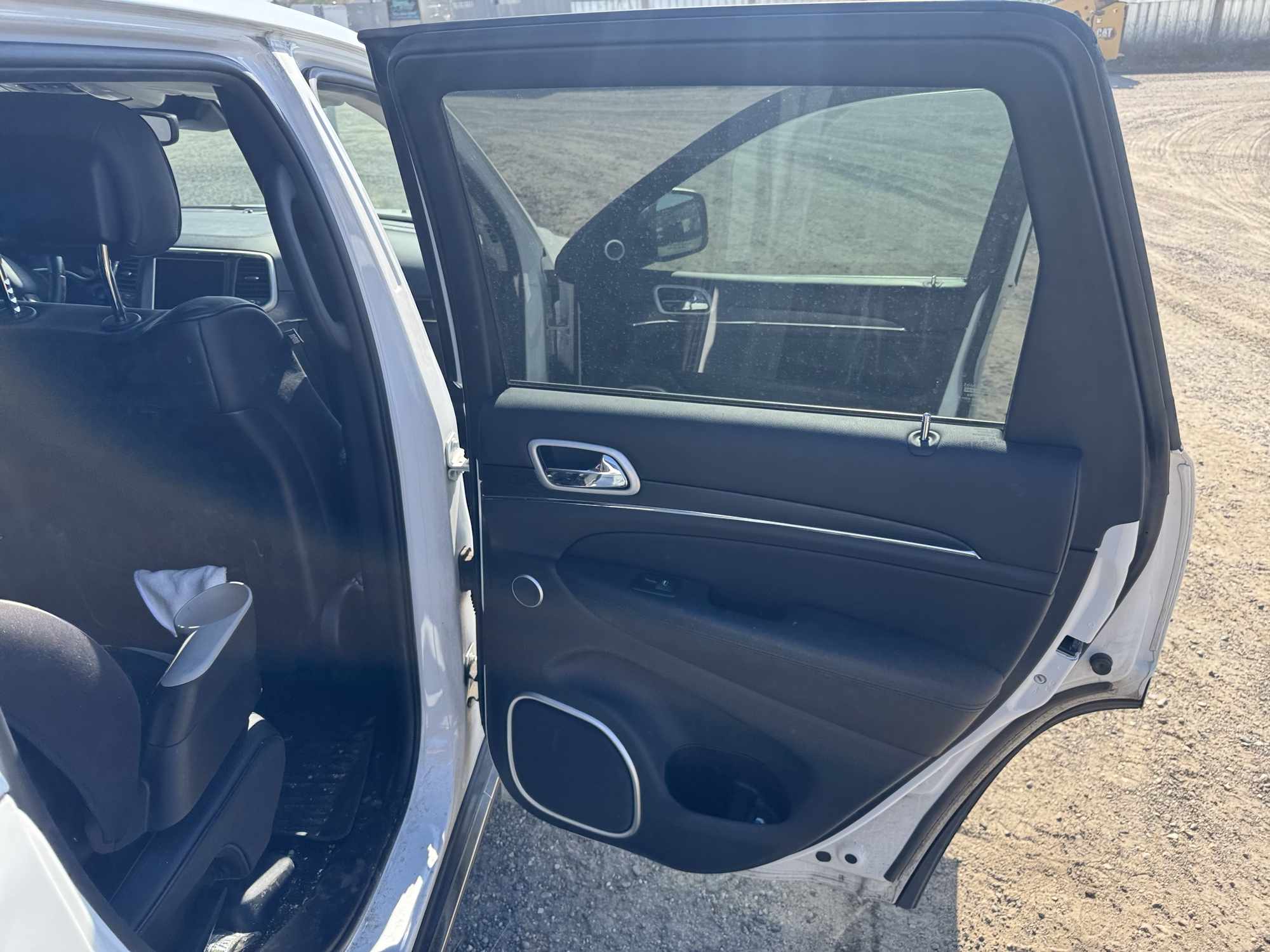 2018 jeep grand-cherokee with 253786 miles for sale near Elk River, Minnesota 106890_30_pass_rear_door_panel.jpg