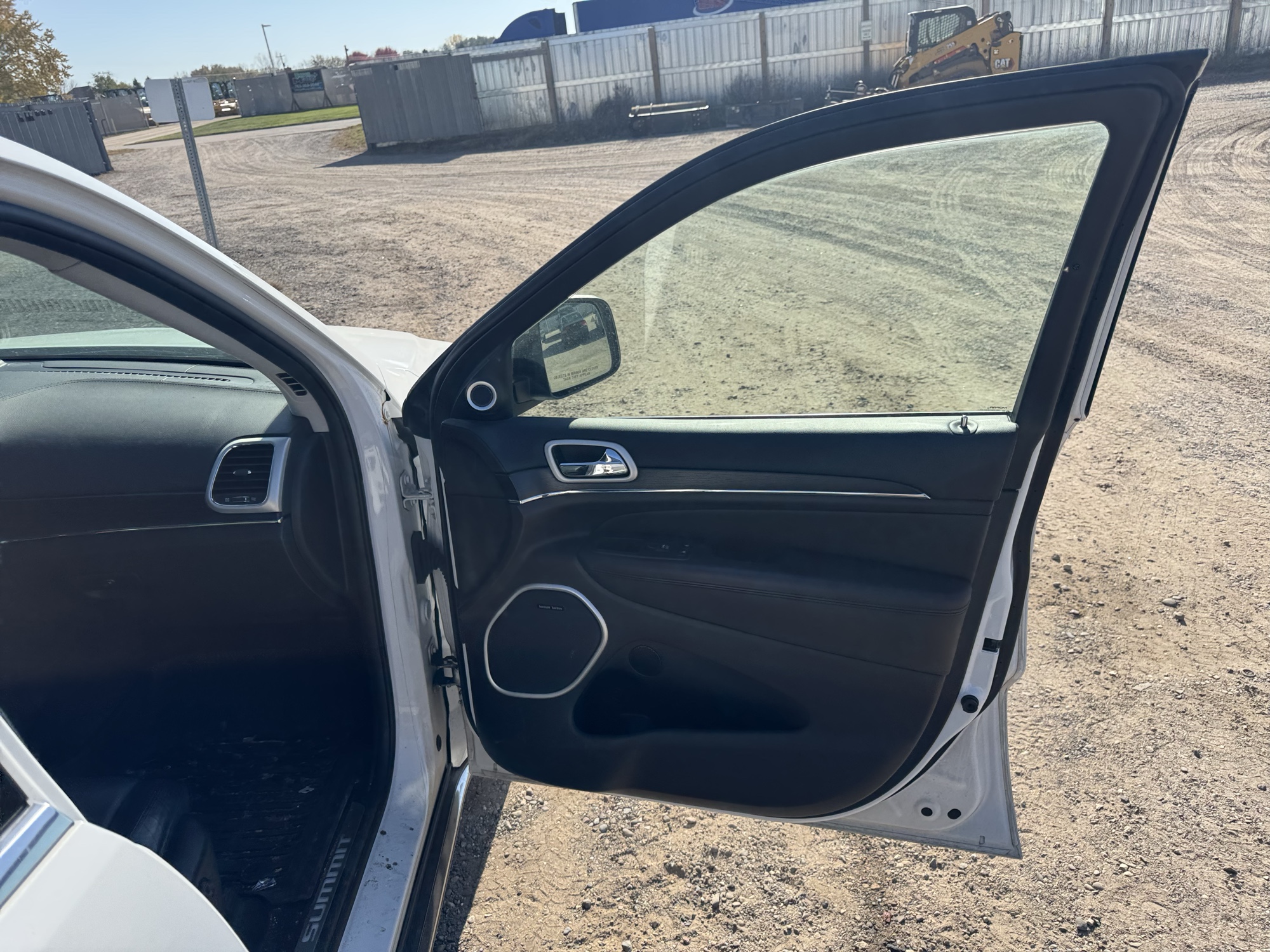 2018 jeep grand-cherokee with 253786 miles for sale near Elk River, Minnesota 106890_32_passenger_door_panel.jpg
