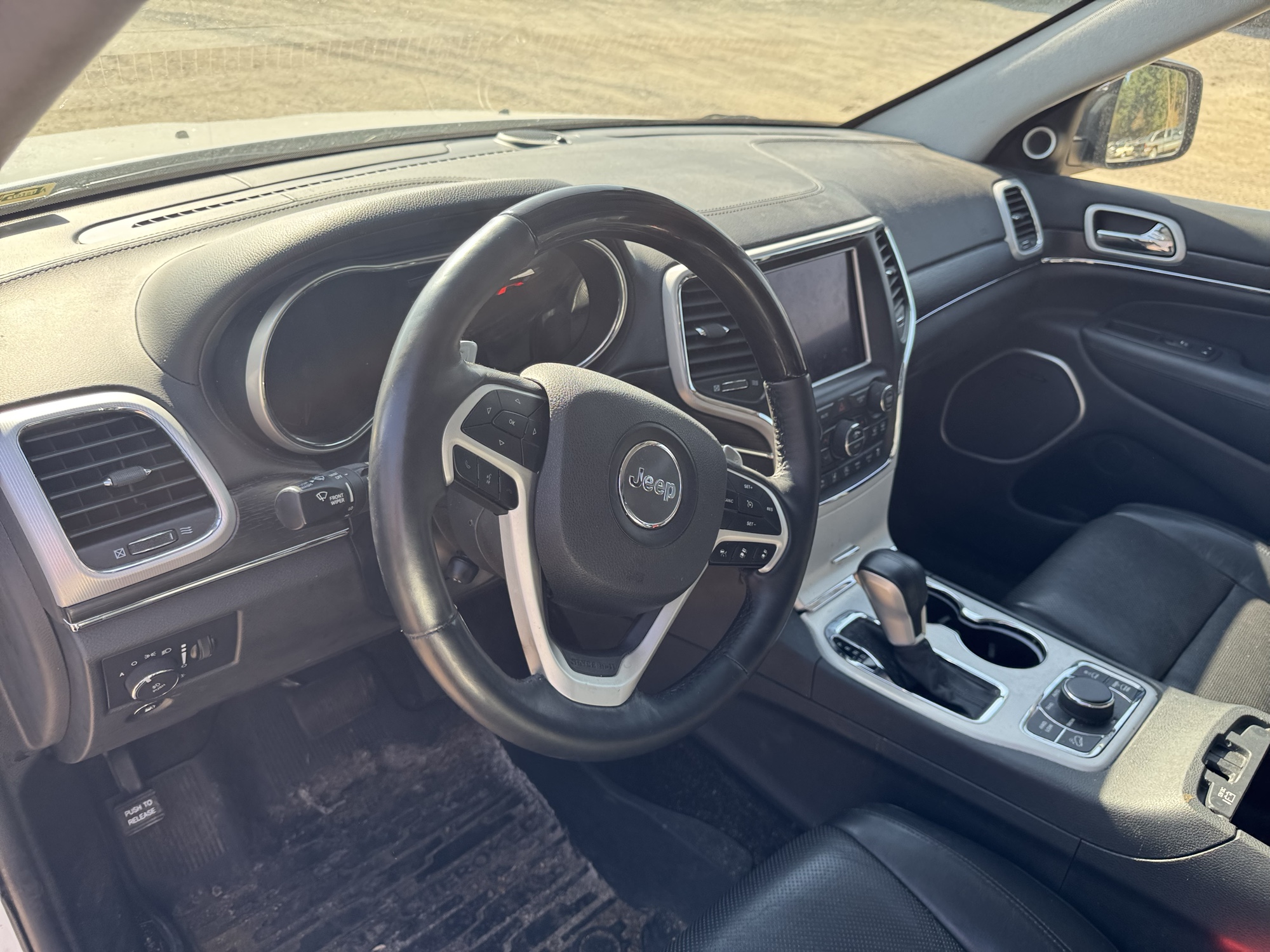 2018 jeep grand-cherokee with 253786 miles for sale near Elk River, Minnesota 106890_33_dash_from_driver.jpg