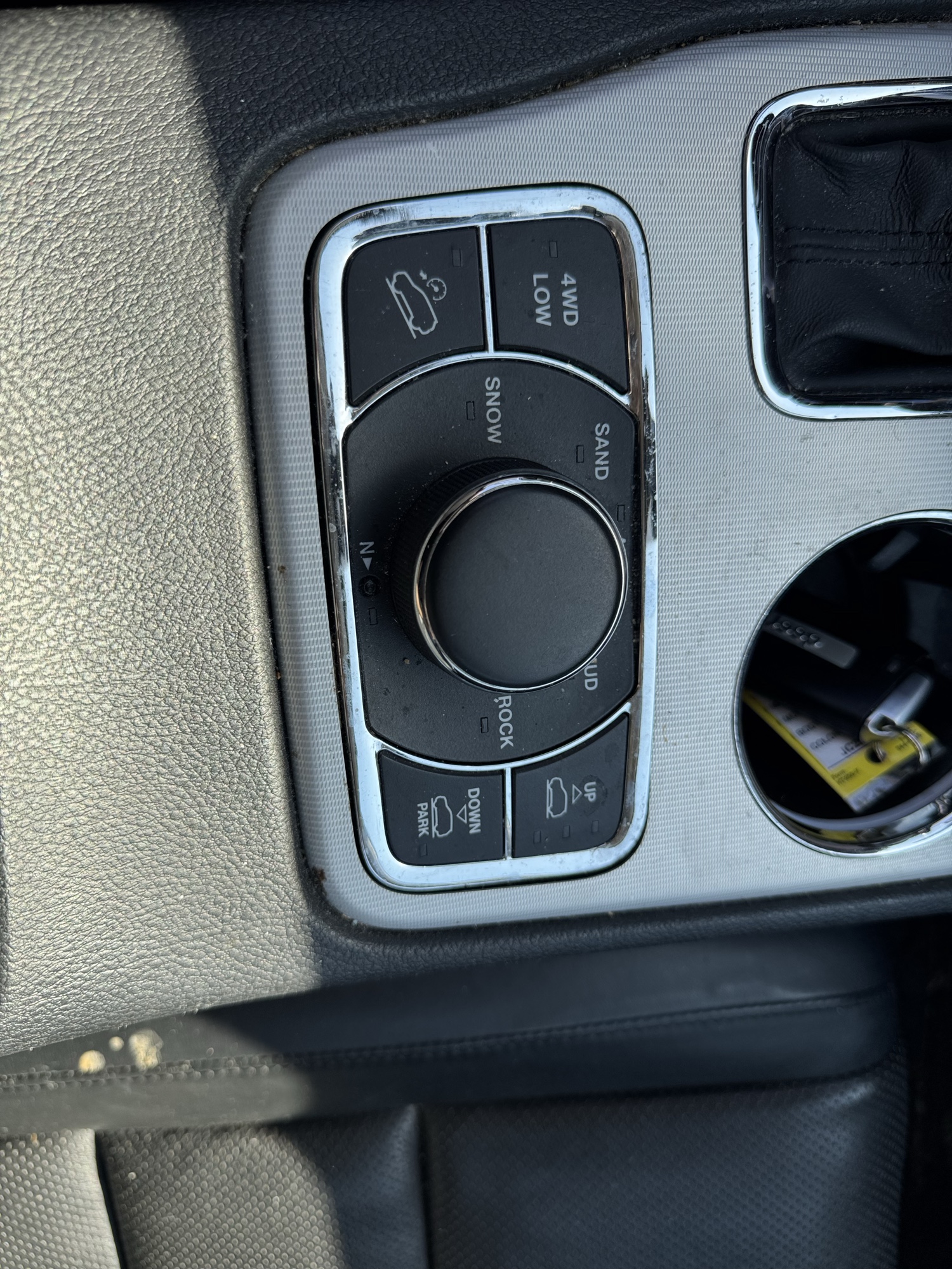 2018 jeep grand-cherokee with 253786 miles for sale near Elk River, Minnesota 106890_38_4x4_switch.jpg