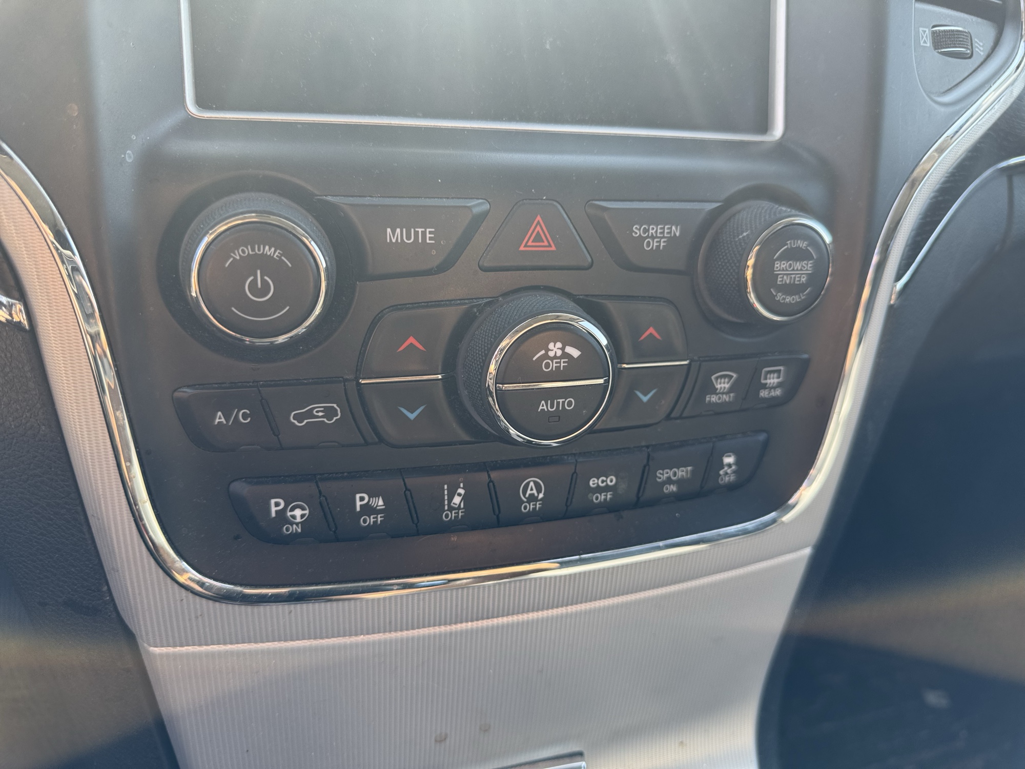 2018 jeep grand-cherokee with 253786 miles for sale near Elk River, Minnesota 106890_40_climate_control.jpg