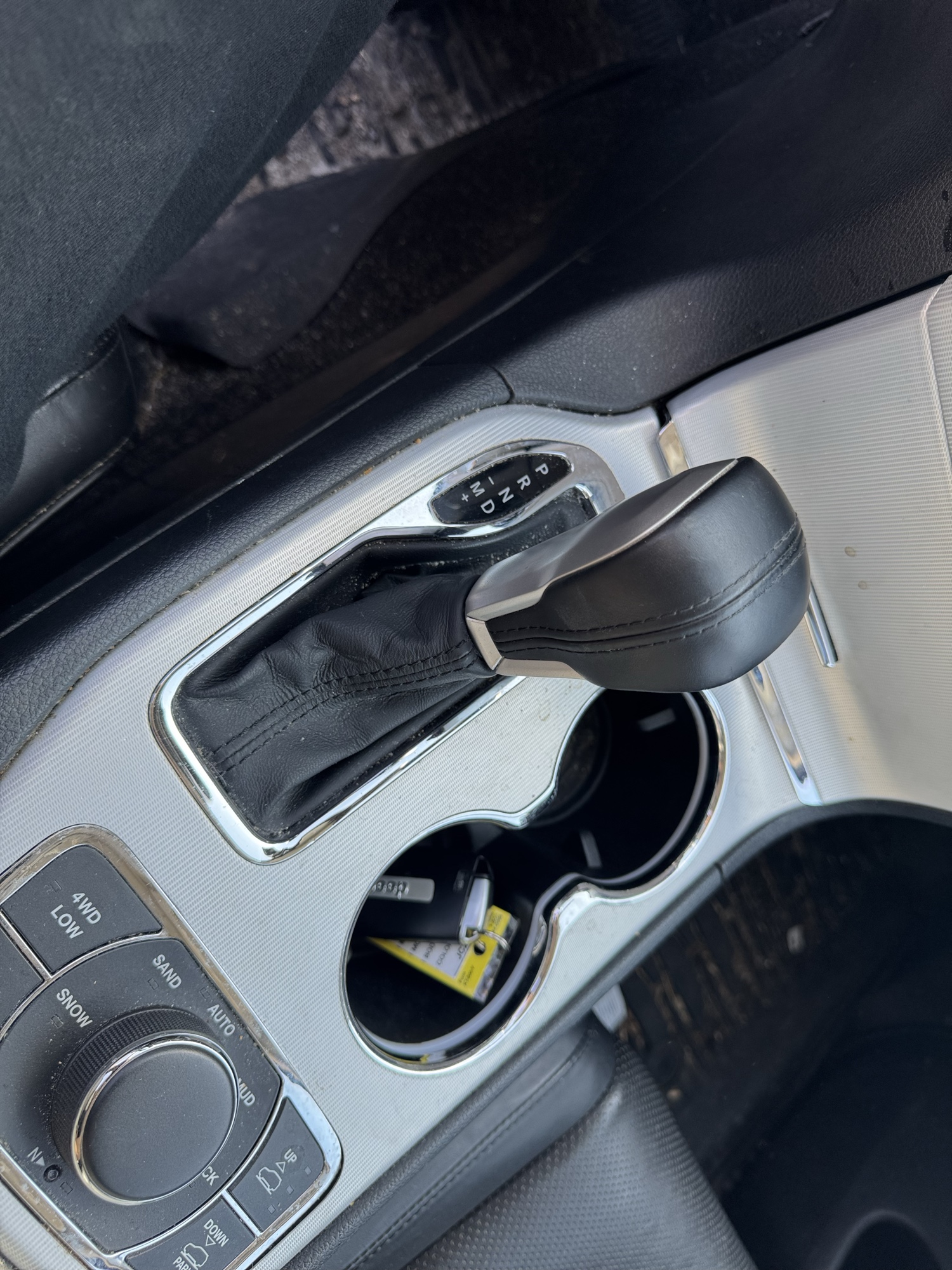 2018 jeep grand-cherokee with 253786 miles for sale near Elk River, Minnesota 106890_41_shifter.jpg