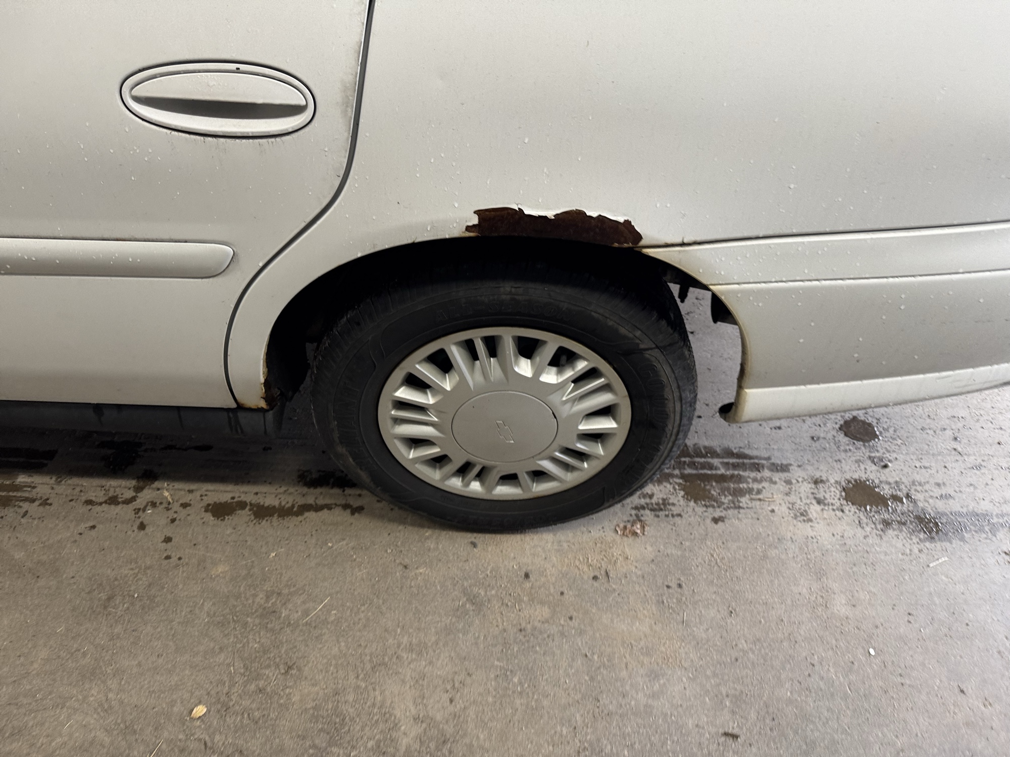 2005 chevrolet classic fleet with 193419 miles for sale near Elk River, Minnesota 106892_13_rear_drv_wheel.jpg