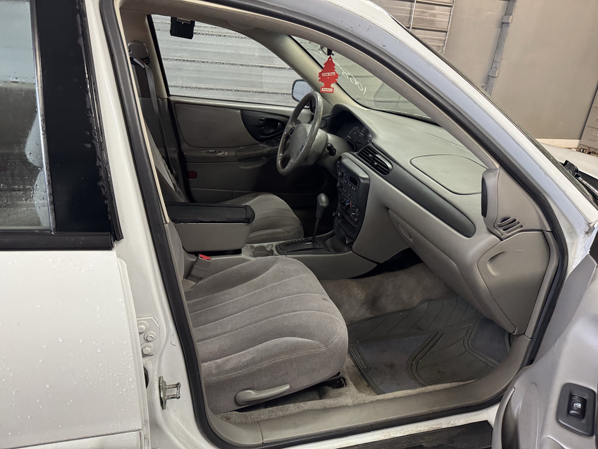 2005 chevrolet classic fleet with 193419 miles for sale near Elk River, Minnesota 106892_31_passenger_seat.jpg