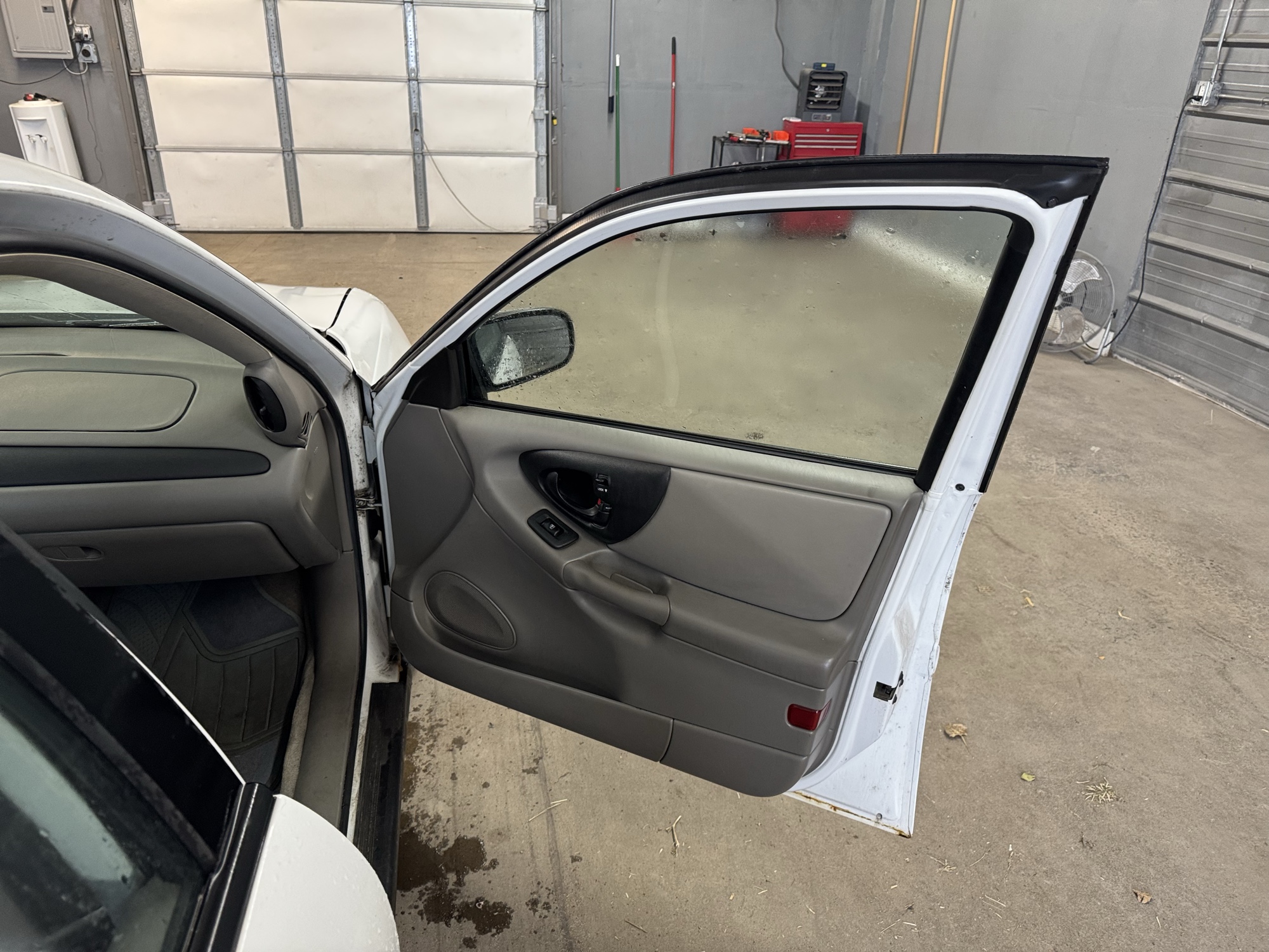 2005 chevrolet classic fleet with 193419 miles for sale near Elk River, Minnesota 106892_32_passenger_door_panel.jpg