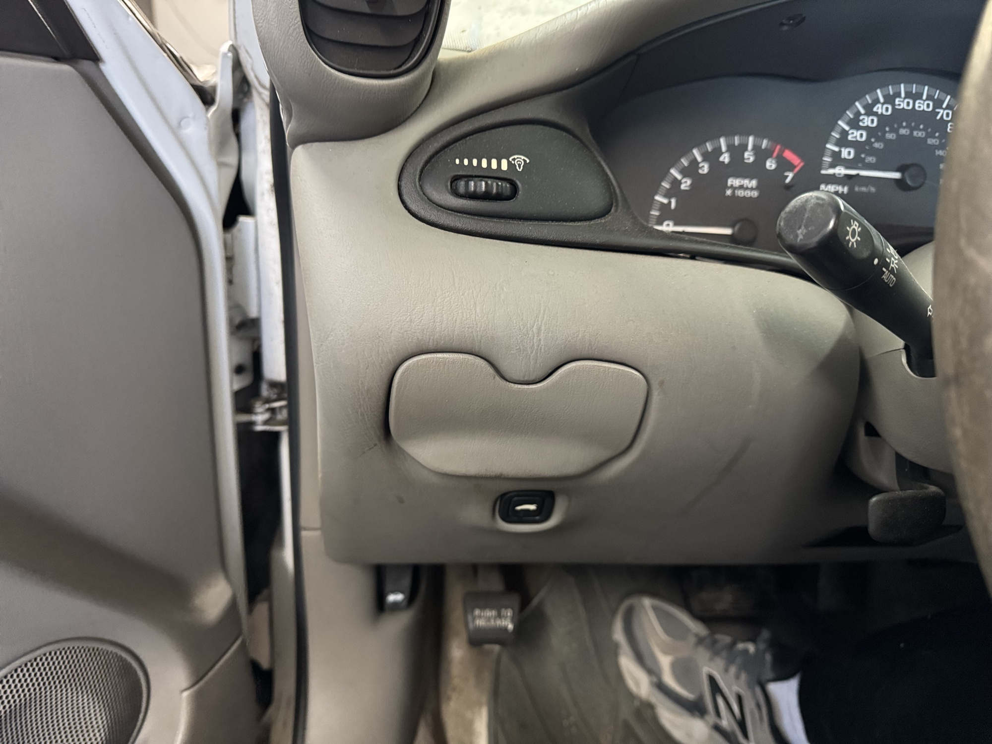 2005 chevrolet classic fleet with 193419 miles for sale near Elk River, Minnesota 106892_37_left_of_steering_wheel.jpg