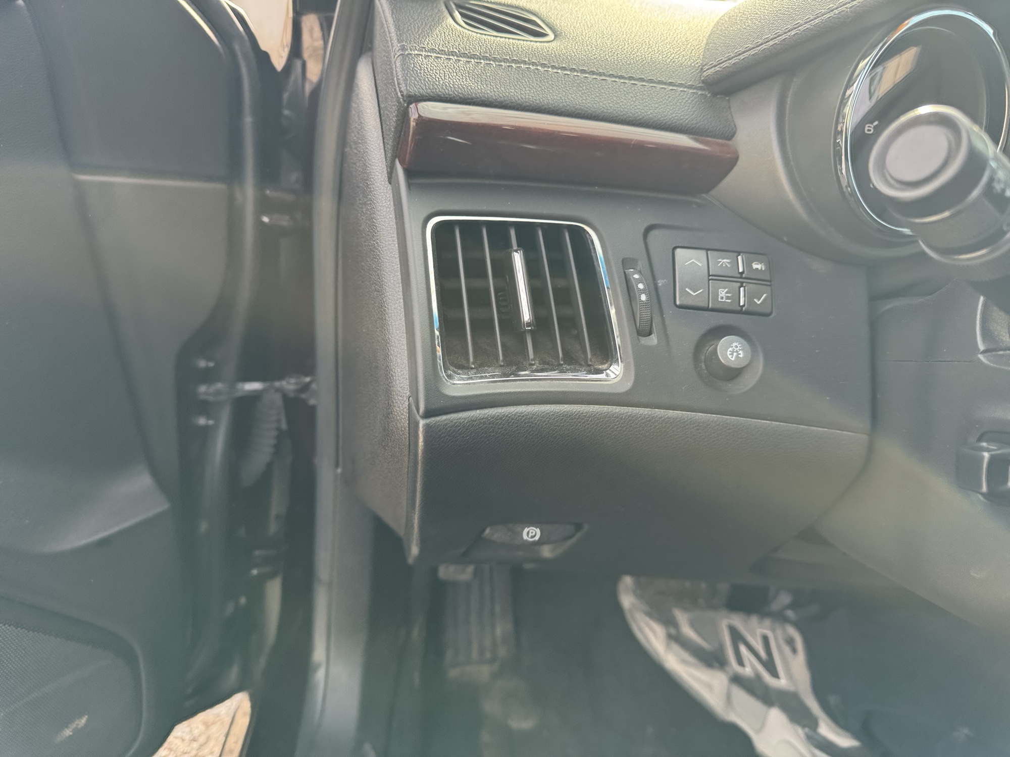 2009 cadillac cts 3.6l-sidi-awd with 302214 miles for sale near Elk River, Minnesota 106894_37_left_of_steering_wheel.jpg