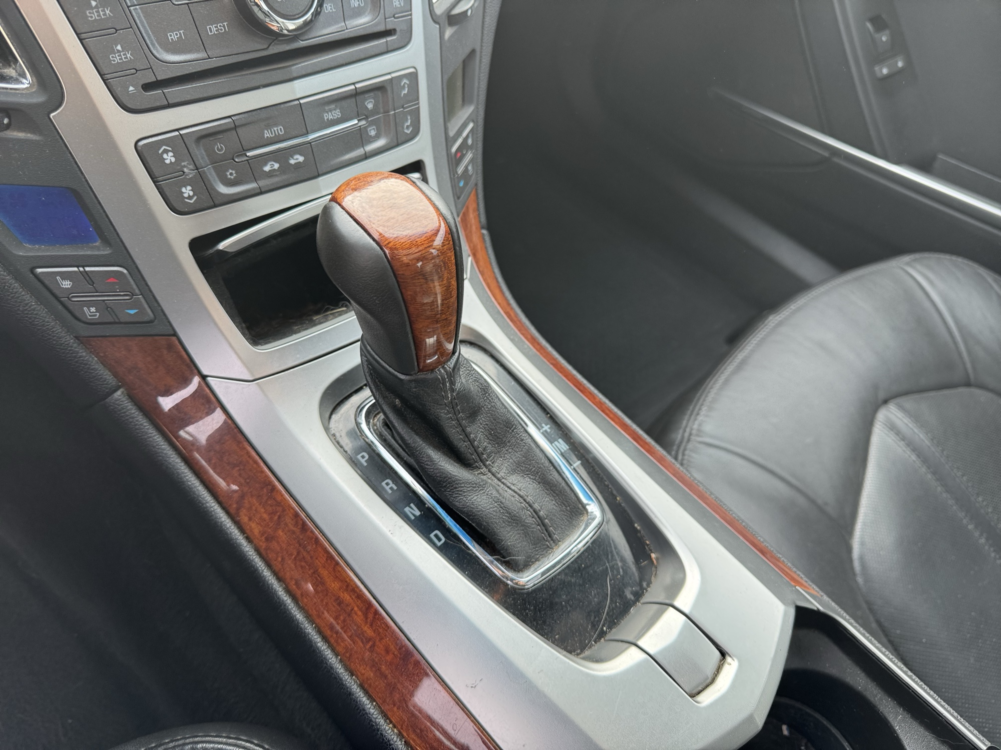2009 cadillac cts 3.6l-sidi-awd with 302214 miles for sale near Elk River, Minnesota 106894_41_shifter.jpg