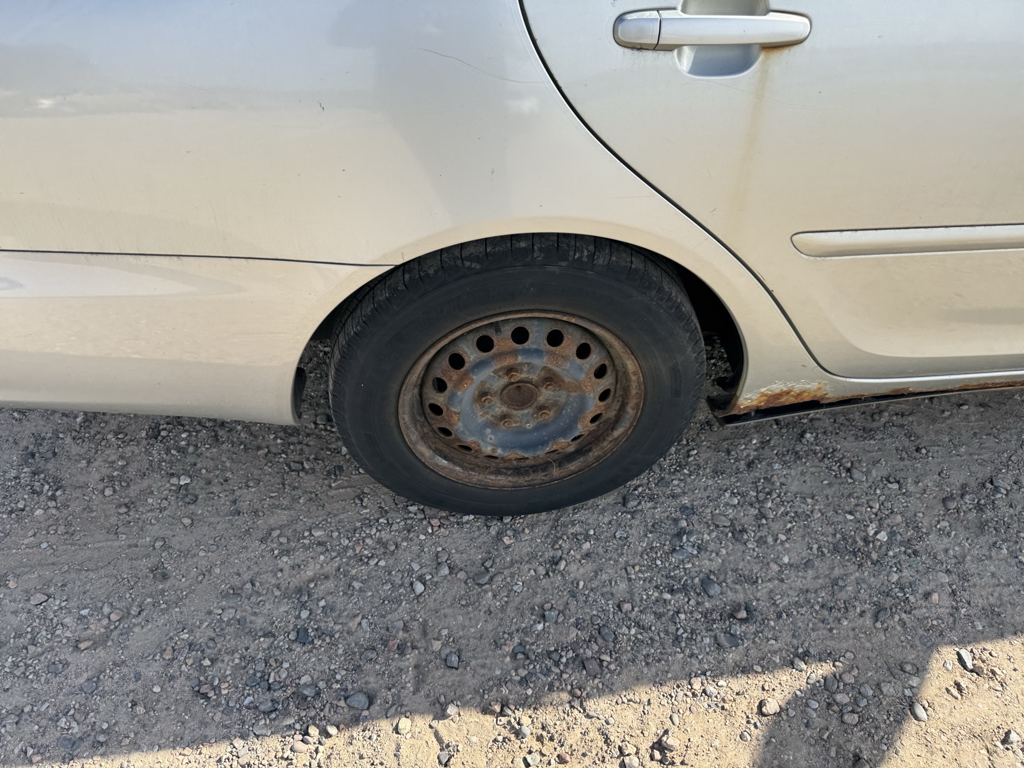 2006 toyota camry le with 213927 miles for sale near Elk River, Minnesota 106895_14_rear_pass_wheel.jpg