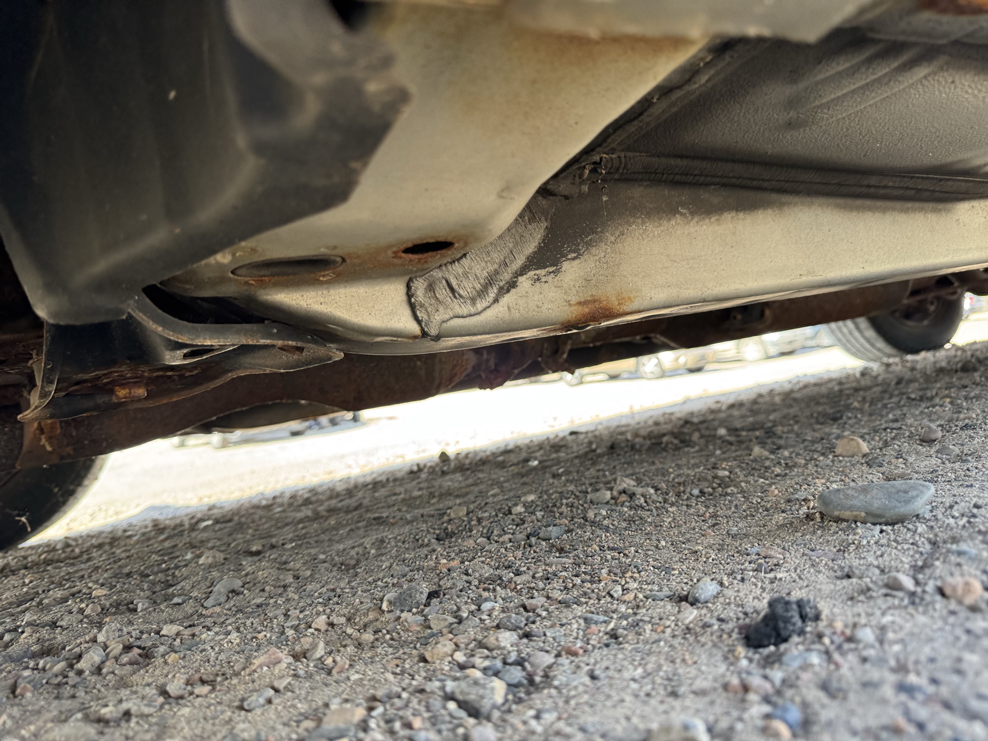 2006 toyota camry le with 213927 miles for sale near Elk River, Minnesota 106895_17_undercar_drv_side.jpg
