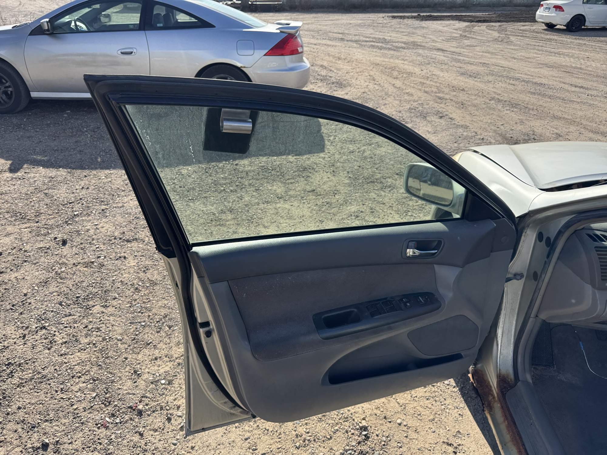 2006 toyota camry le with 213927 miles for sale near Elk River, Minnesota 106895_23_driver_door_panel.jpg