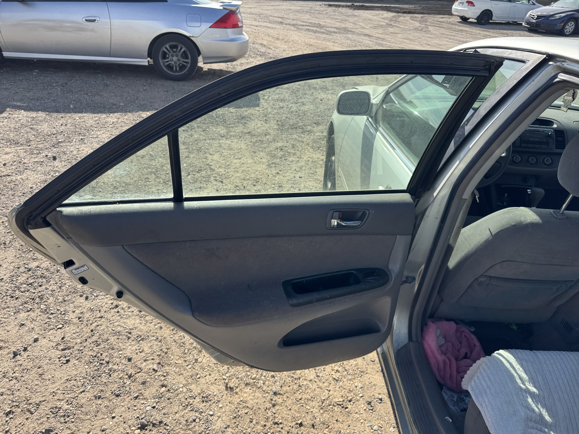2006 toyota camry le with 213927 miles for sale near Elk River, Minnesota 106895_25_drv_rear_door_panel.jpg