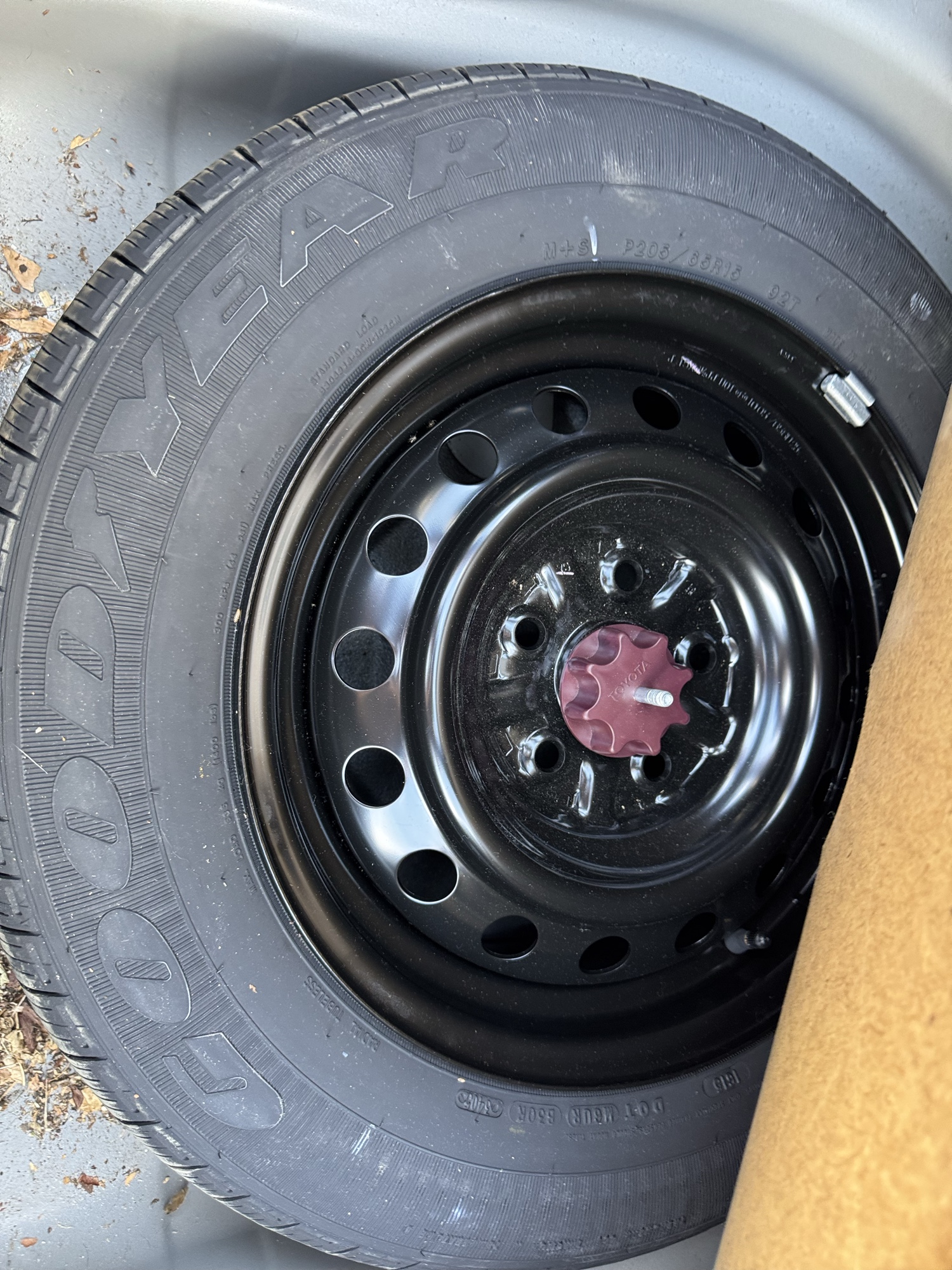 2006 toyota camry le with 213927 miles for sale near Elk River, Minnesota 106895_27_spare_tire.jpg